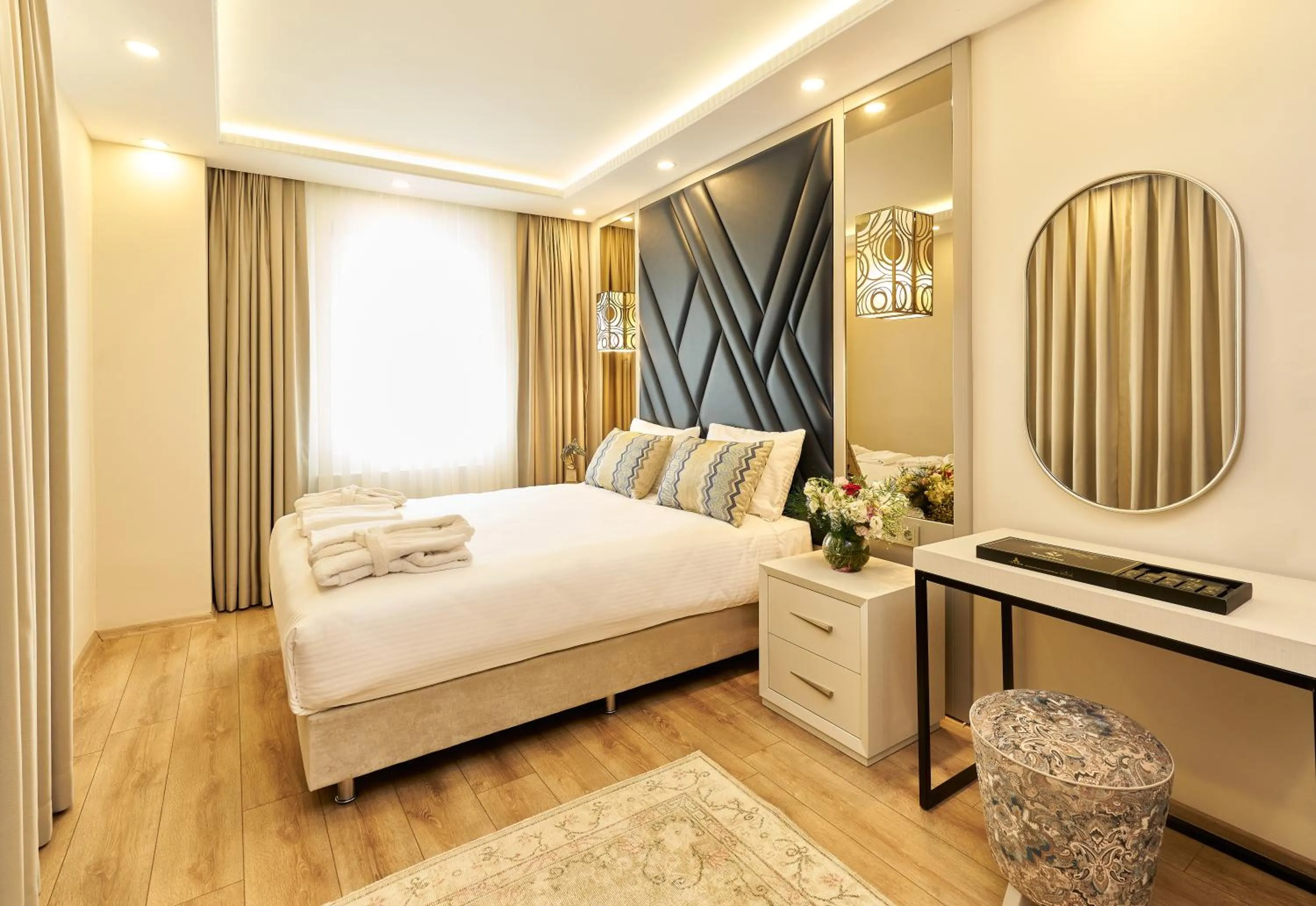 Bedroom, Bed in All Seasons Suites