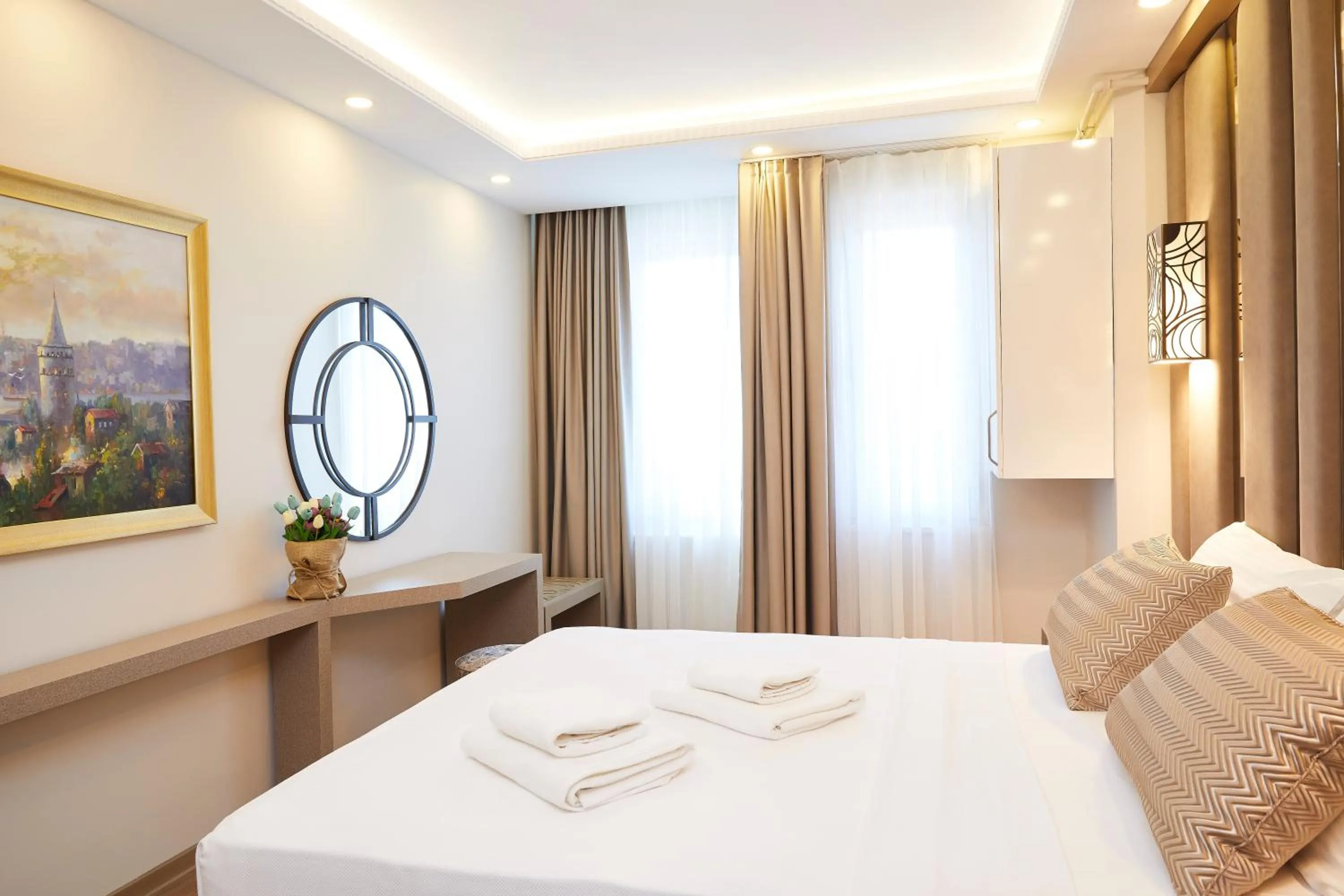 Bedroom, Bed in All Seasons Suites