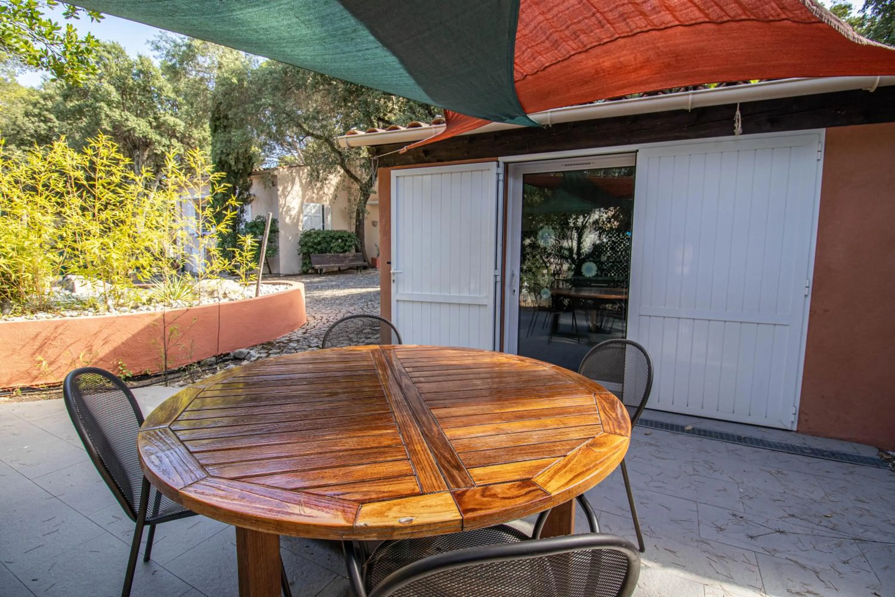 Patio in Athéna MOTEL