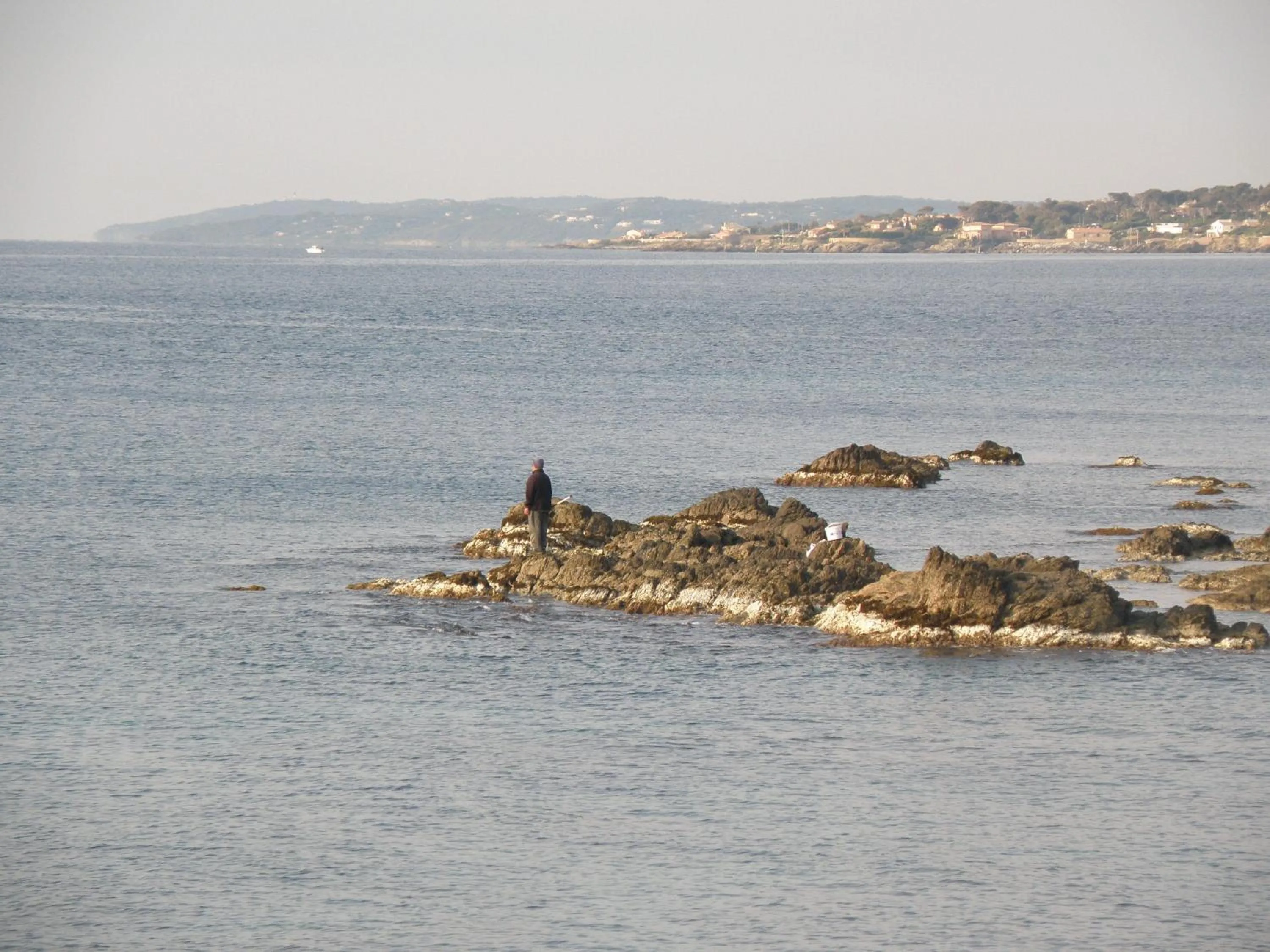 Fishing in Athéna MOTEL