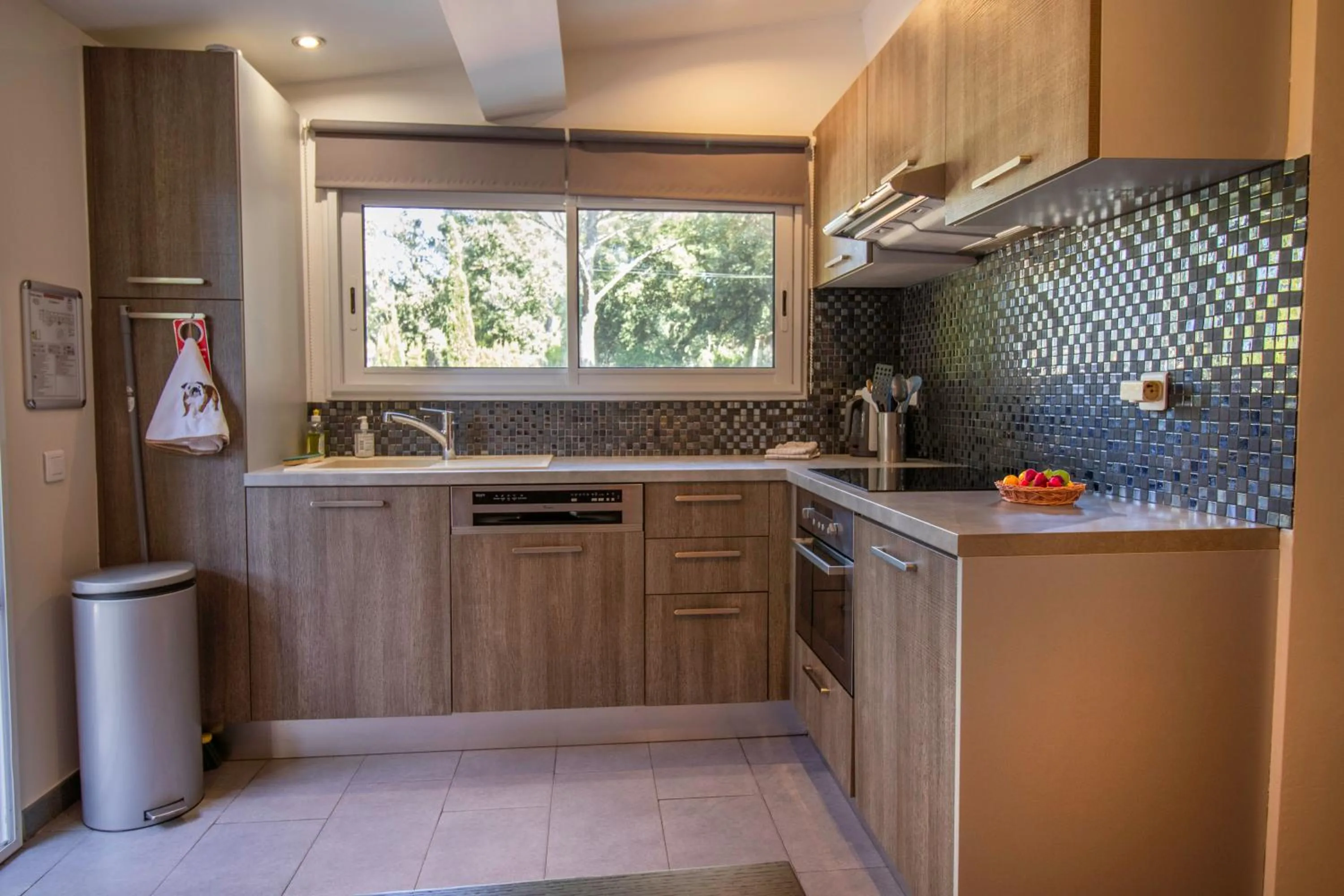 kitchen in Athéna MOTEL