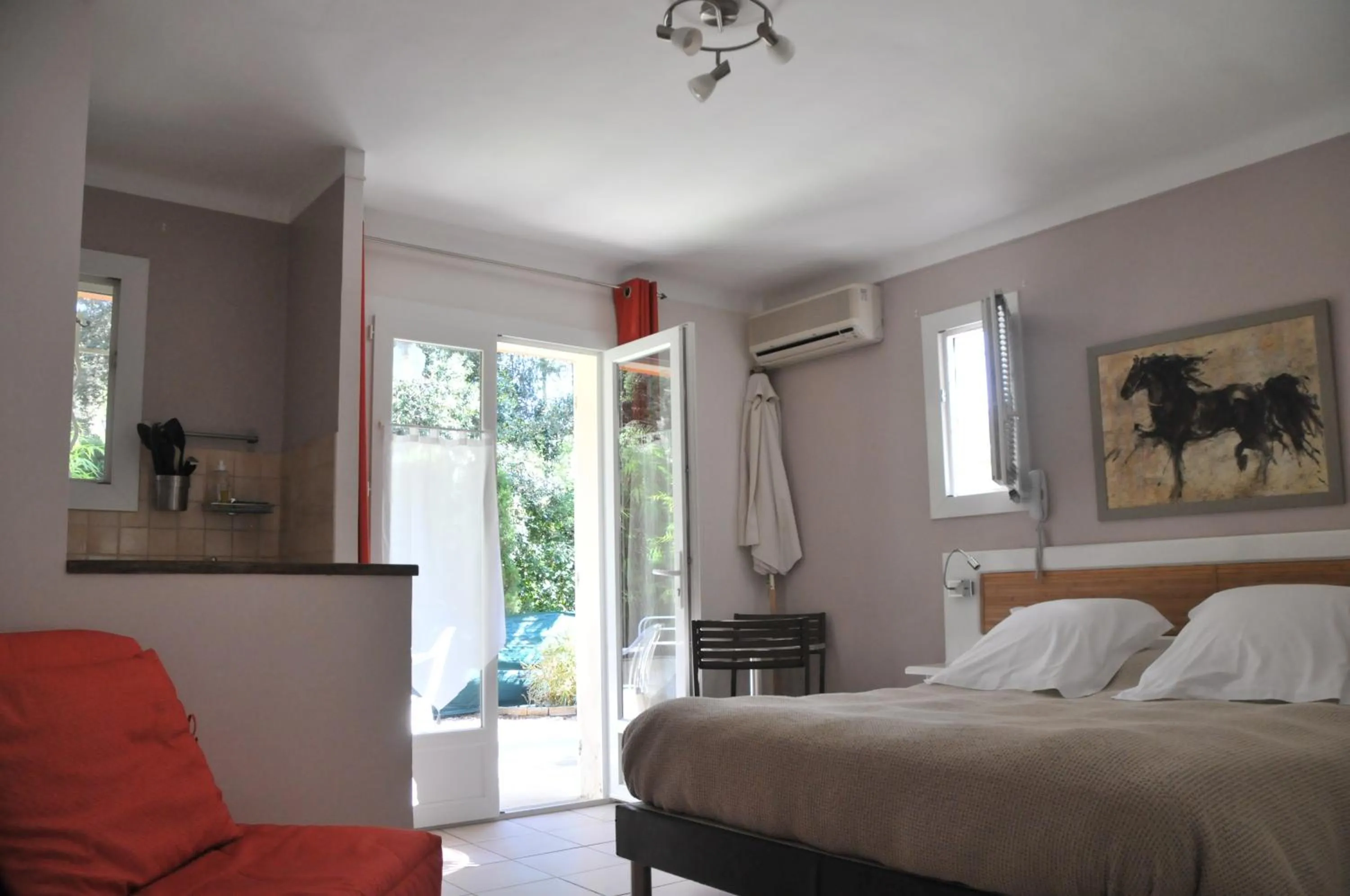 Photo of the whole room, Bed in Athéna MOTEL