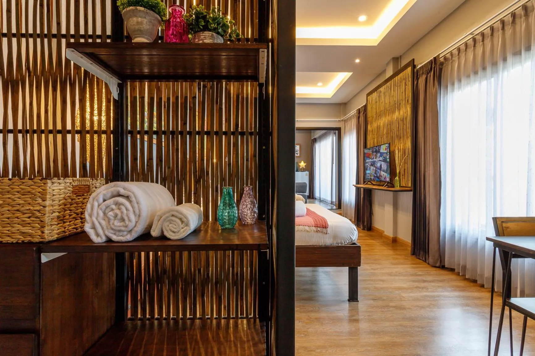 towels, Bed in Hostel One Art and Gallery