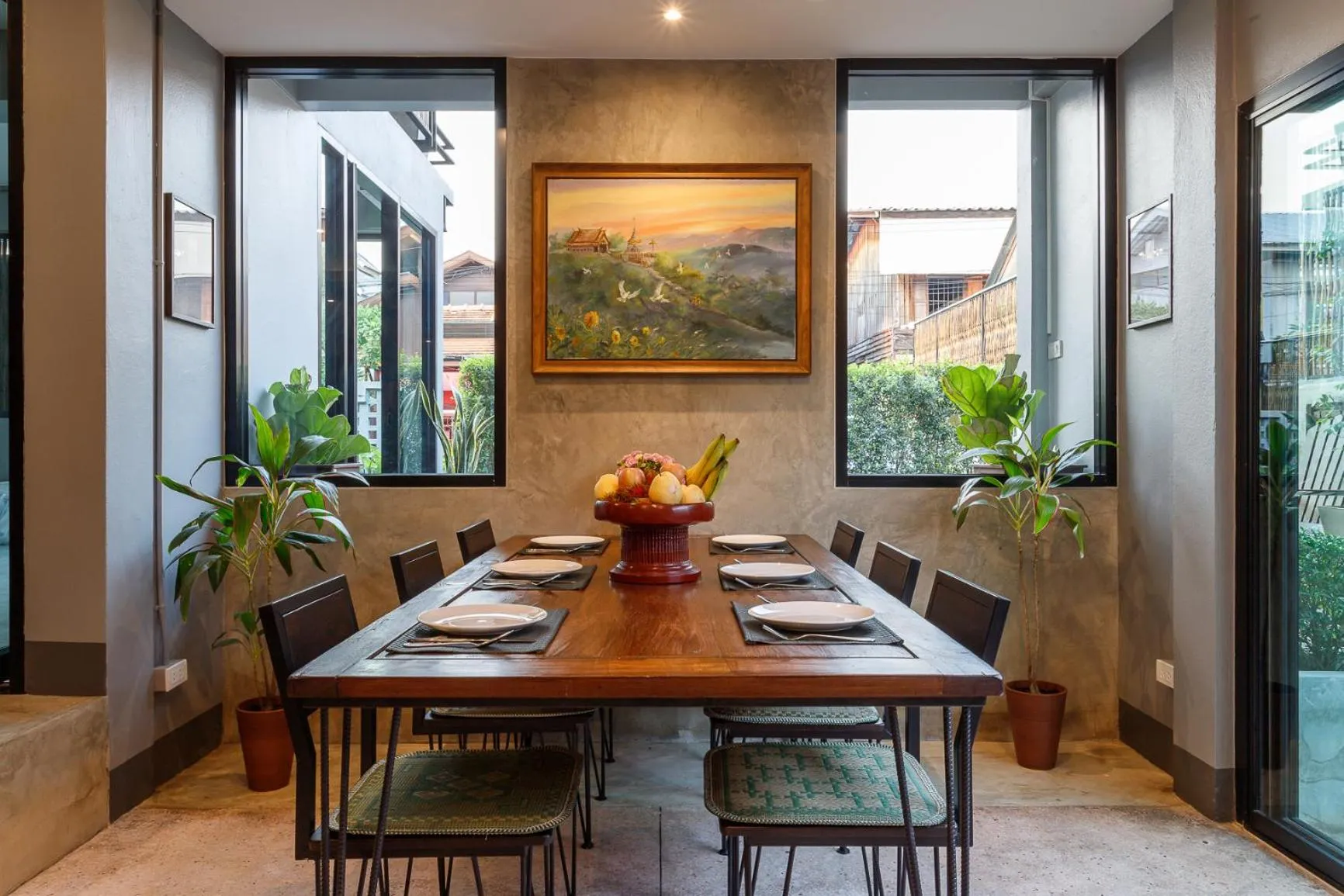 Dining area in Hostel One Art and Gallery