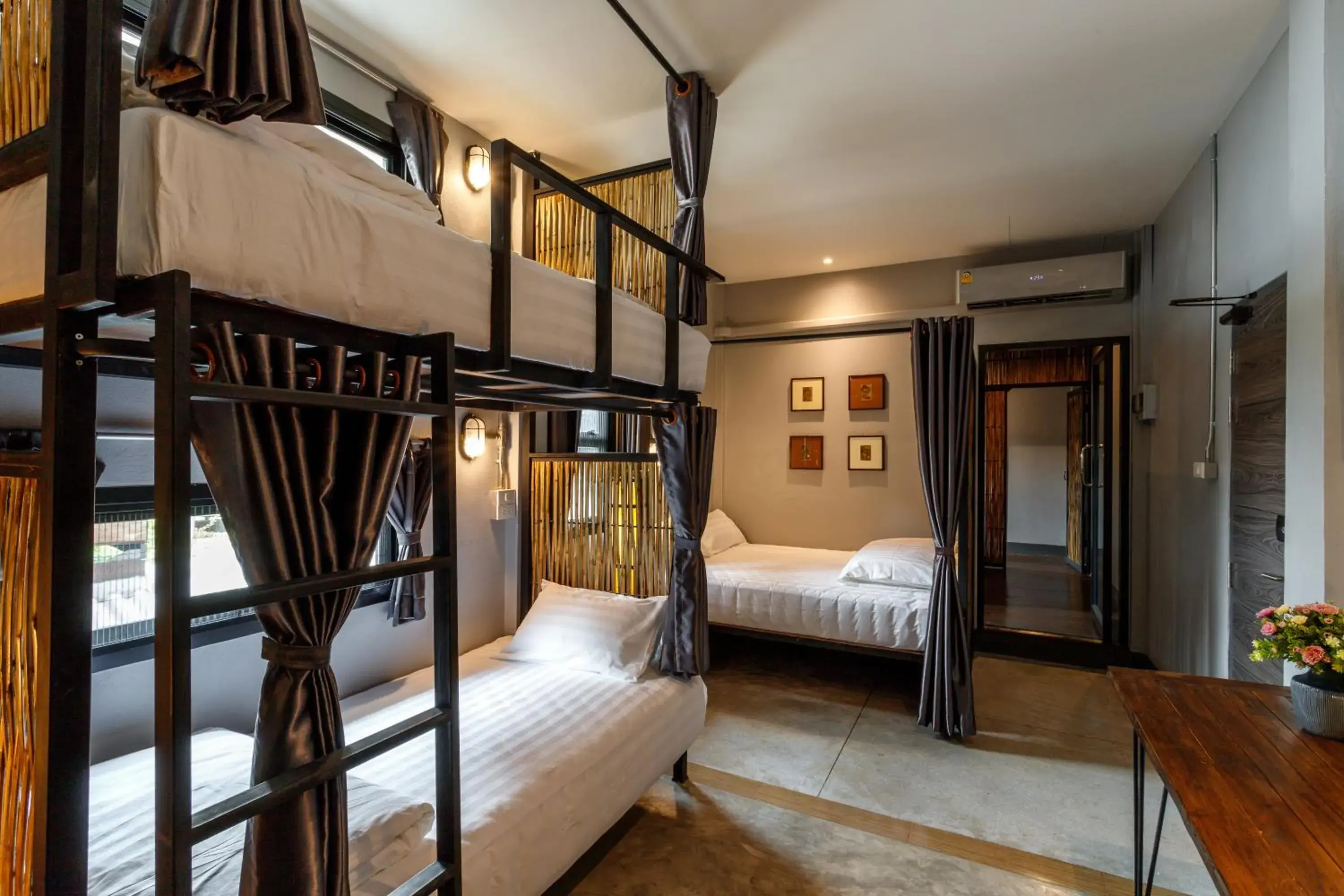 Bunk Bed in Mixed Dormitory Room in Hostel One Art and Gallery Bunk Bed in Mixed Dormitory Room in Hostel One Art and Gallery