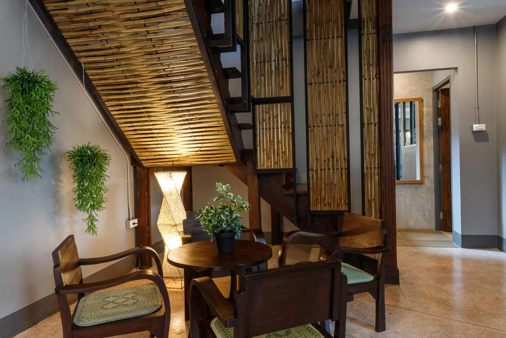 Communal lounge/ TV room in Hostel One Art and Gallery