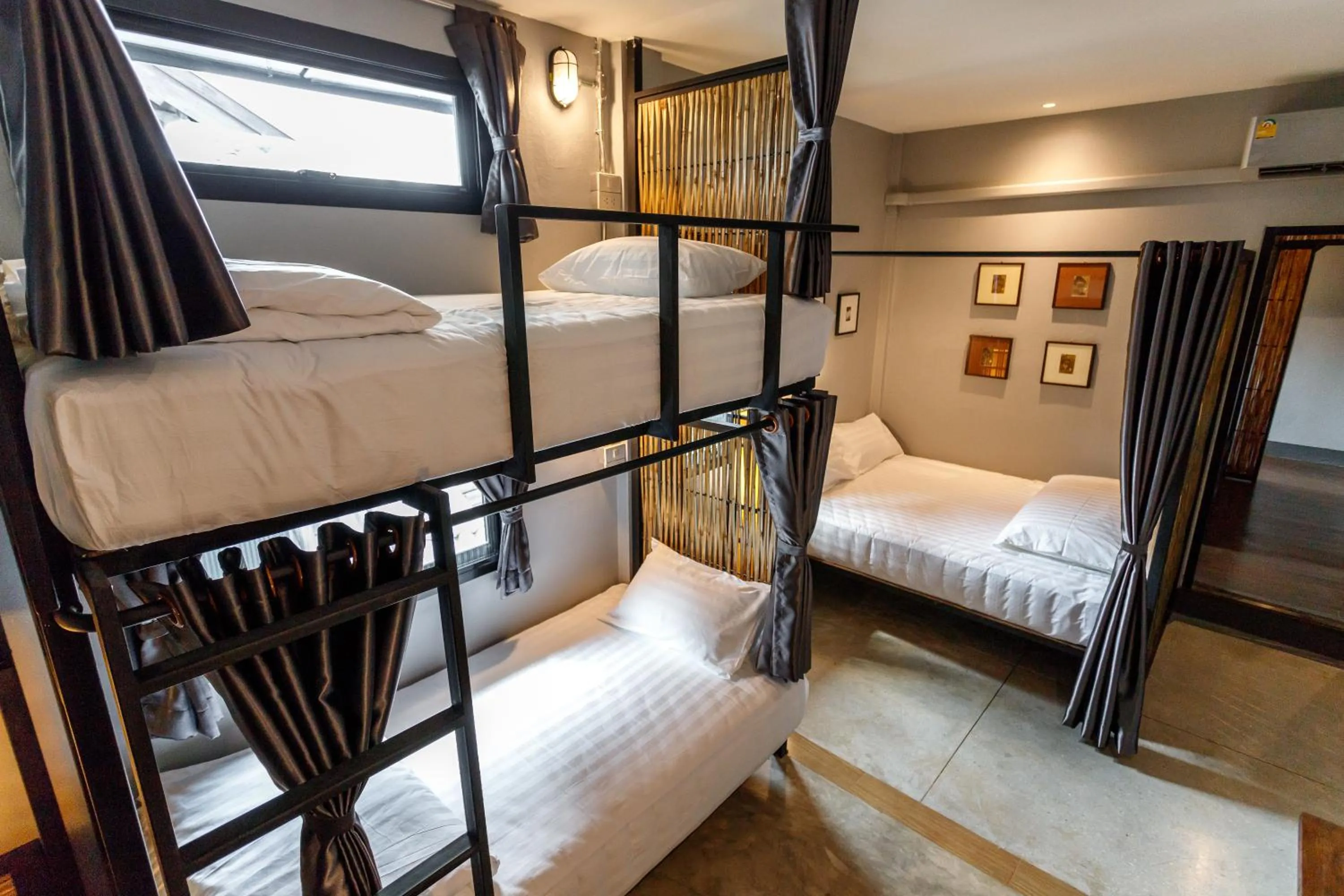 Bed in Hostel One Art and Gallery