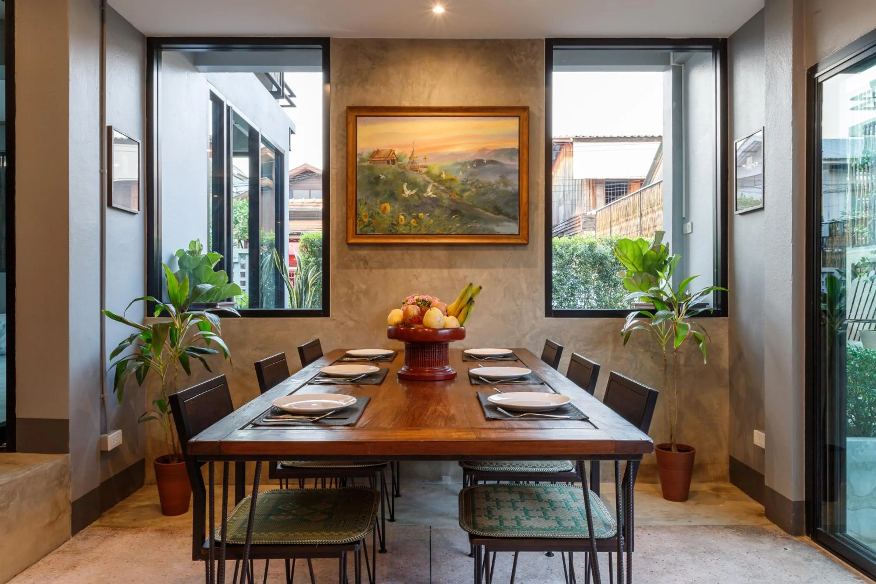 Dining area in Hostel One Art and Gallery