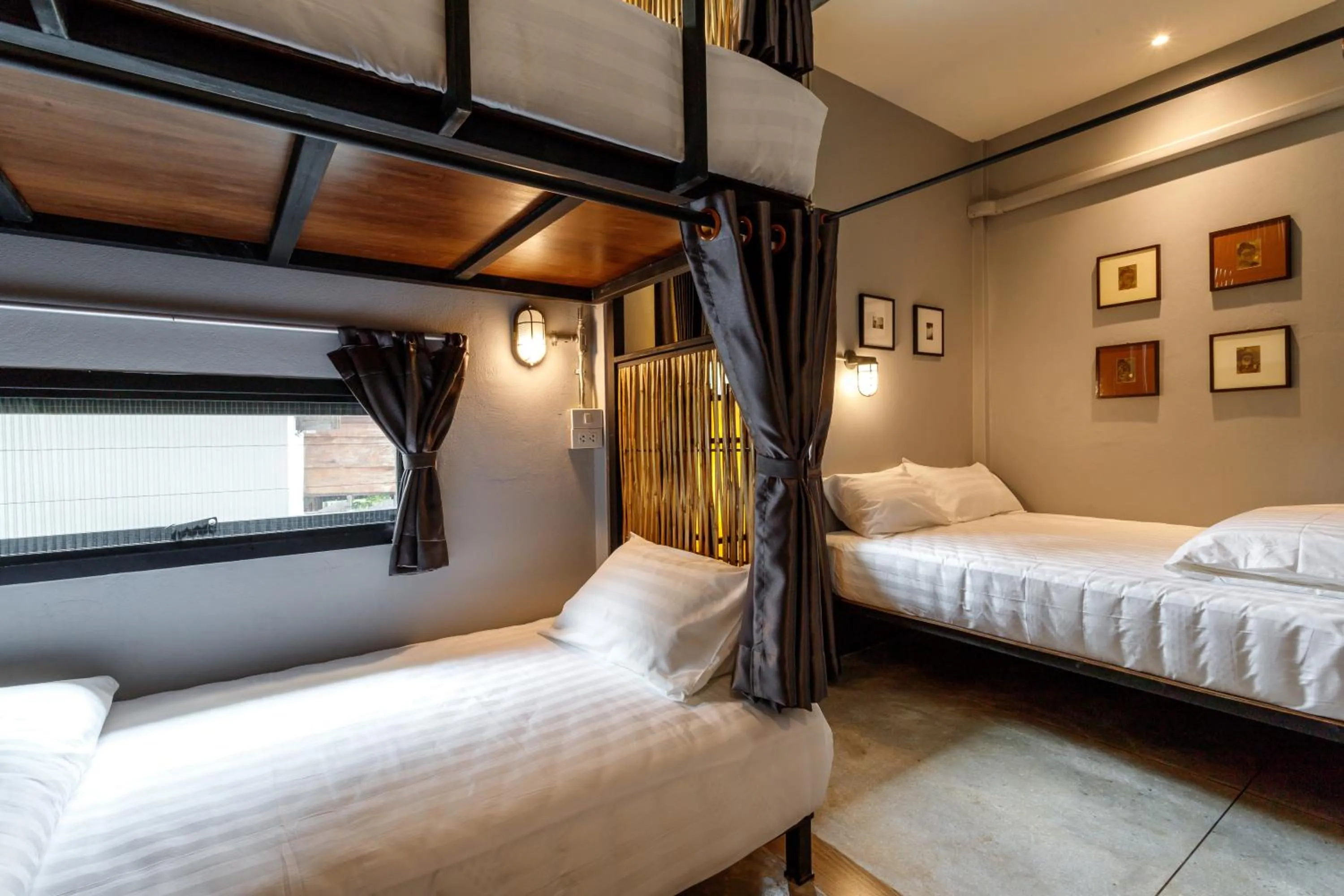 Bed in Hostel One Art and Gallery