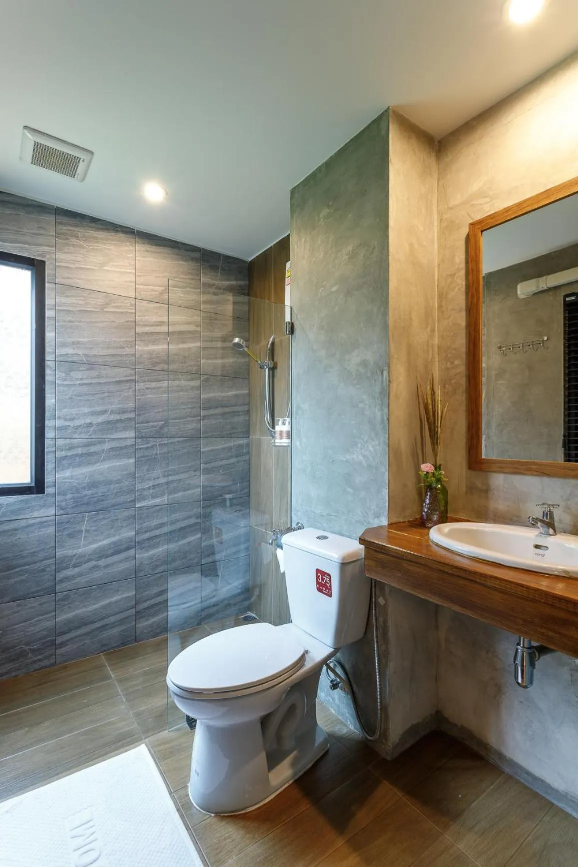 Shower in Hostel One Art and Gallery