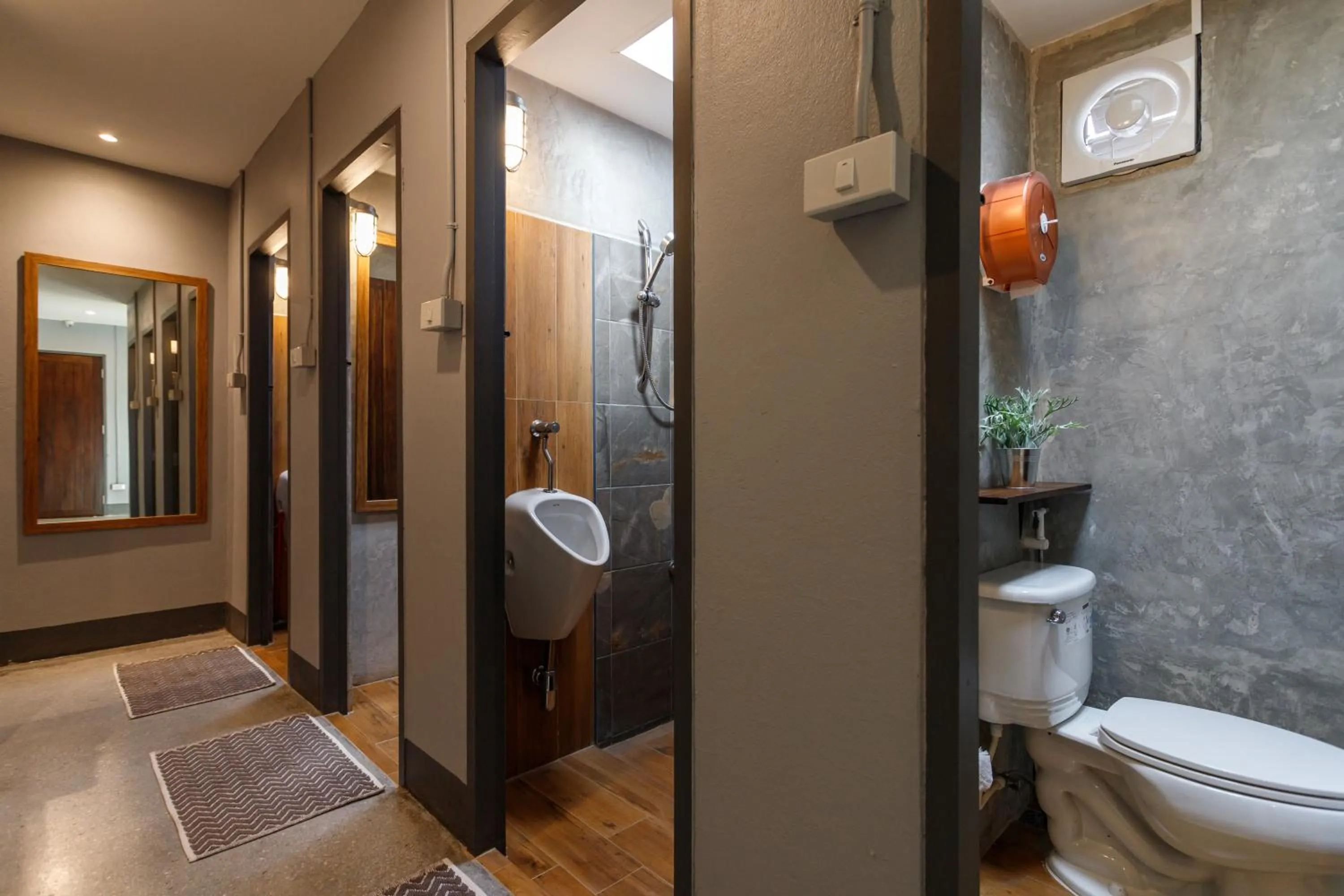 Shower in Hostel One Art and Gallery