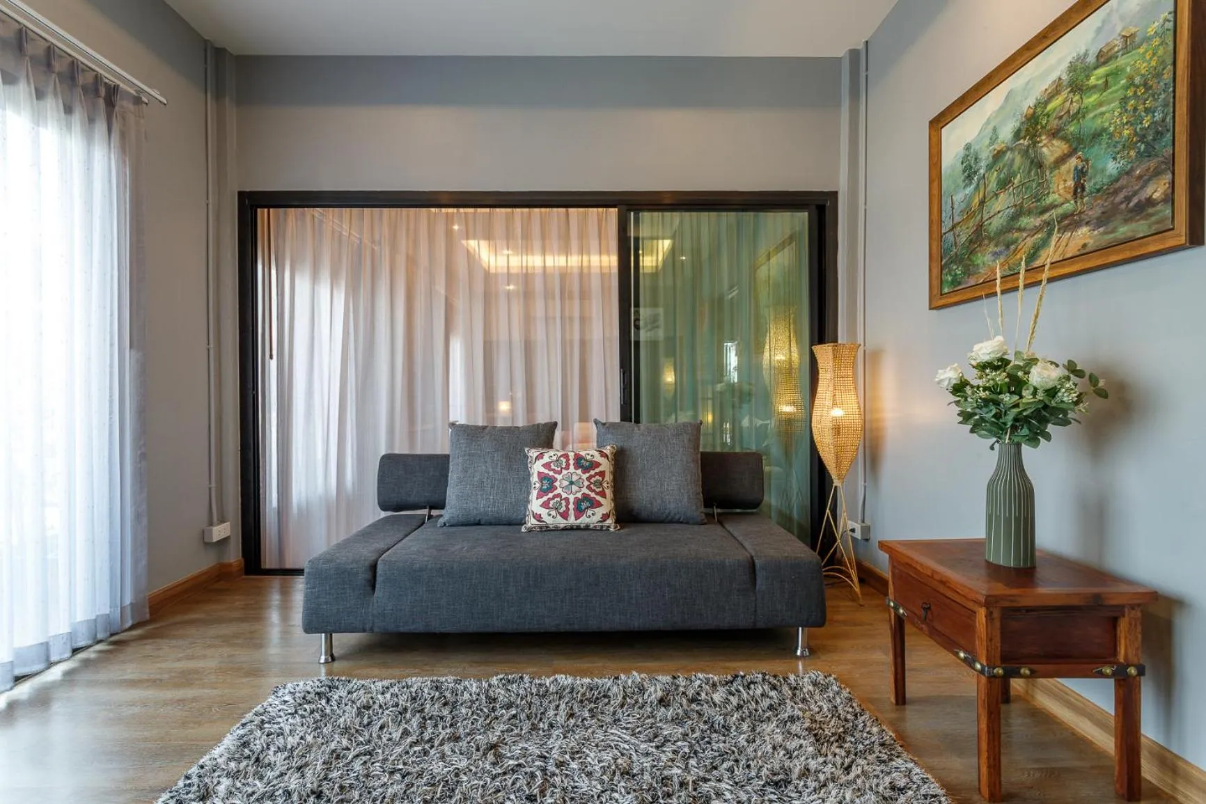 Living room in Hostel One Art and Gallery