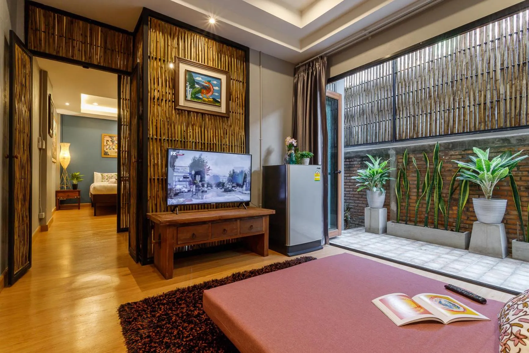 TV and multimedia in Hostel One Art and Gallery