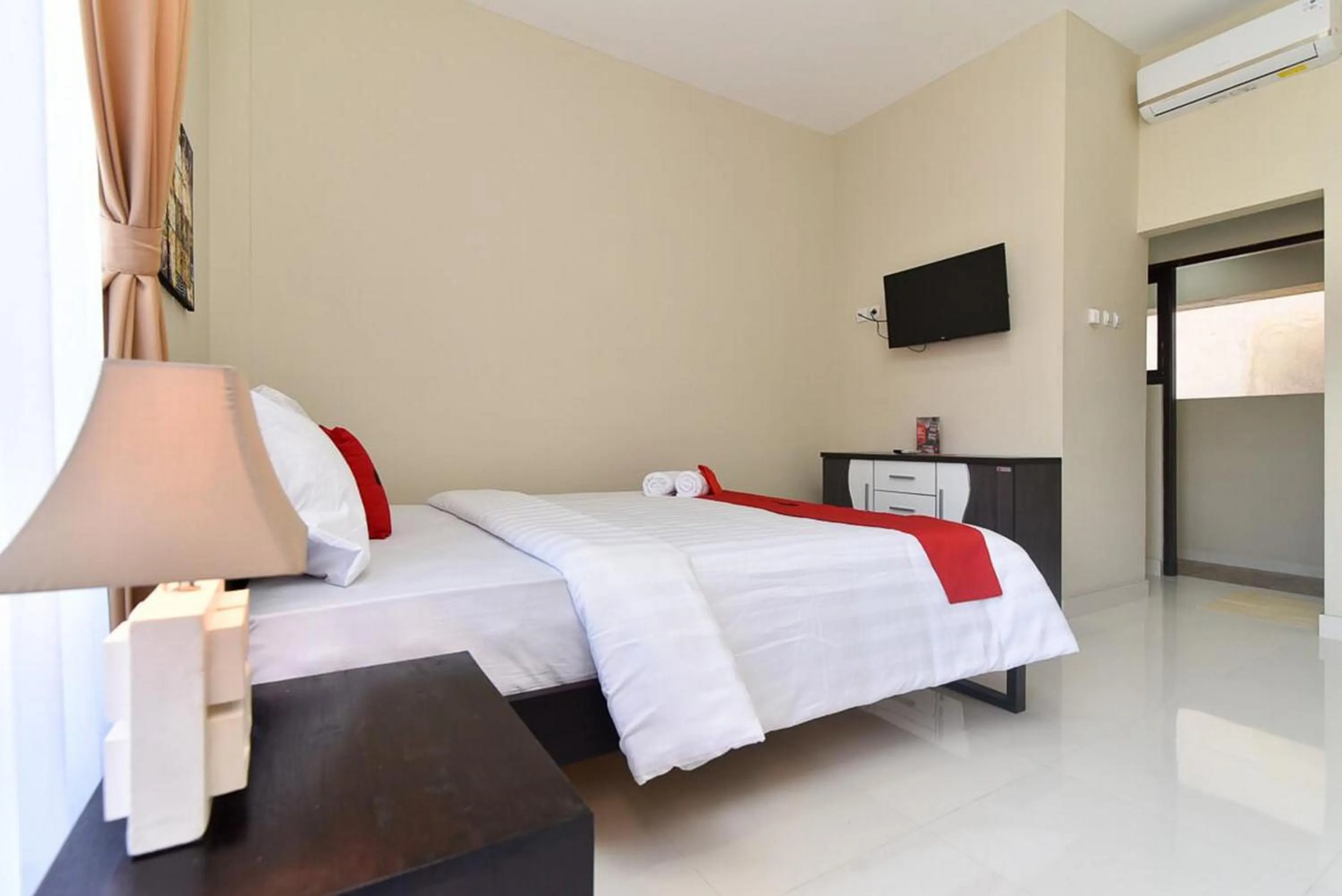 Bedroom, Bed in RedDoorz Plus near Jalan Imam Bonjol Denpasar