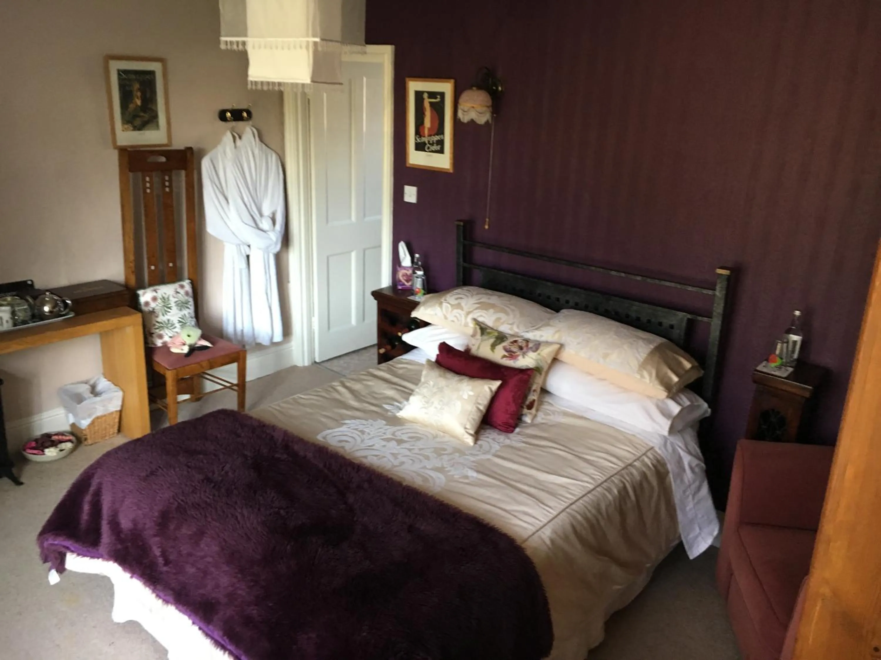 Photo of the whole room in The Clytha Arms