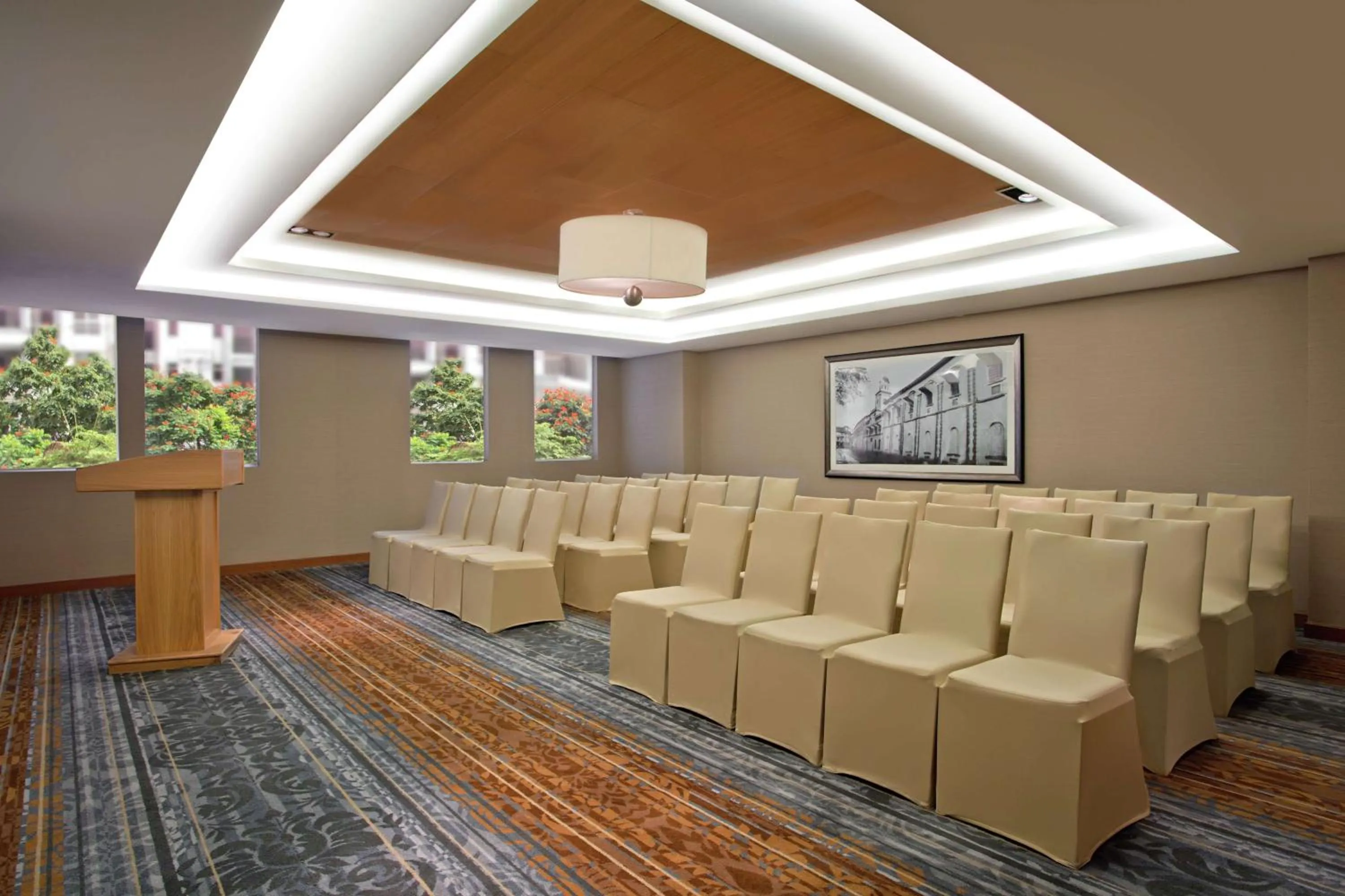 Meeting/conference room in DoubleTree Suites by Hilton Bengaluru Outer Ring Road