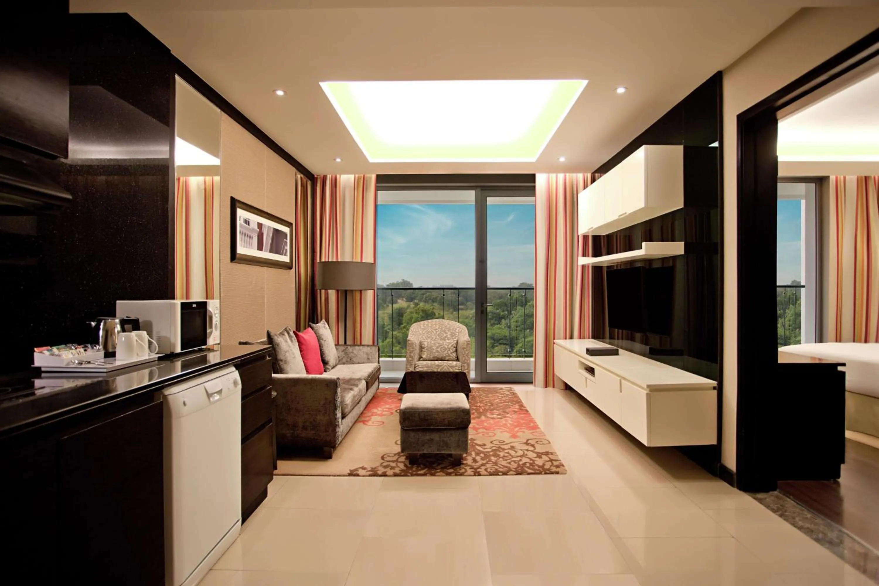 TV and multimedia in DoubleTree Suites by Hilton Bengaluru Outer Ring Road