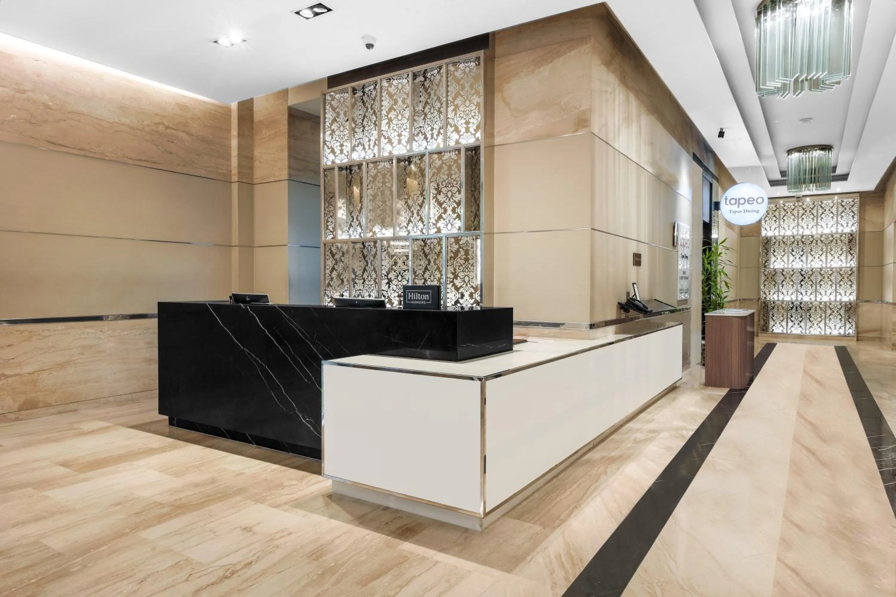 Lobby or reception in DoubleTree Suites by Hilton Bengaluru Outer Ring Road