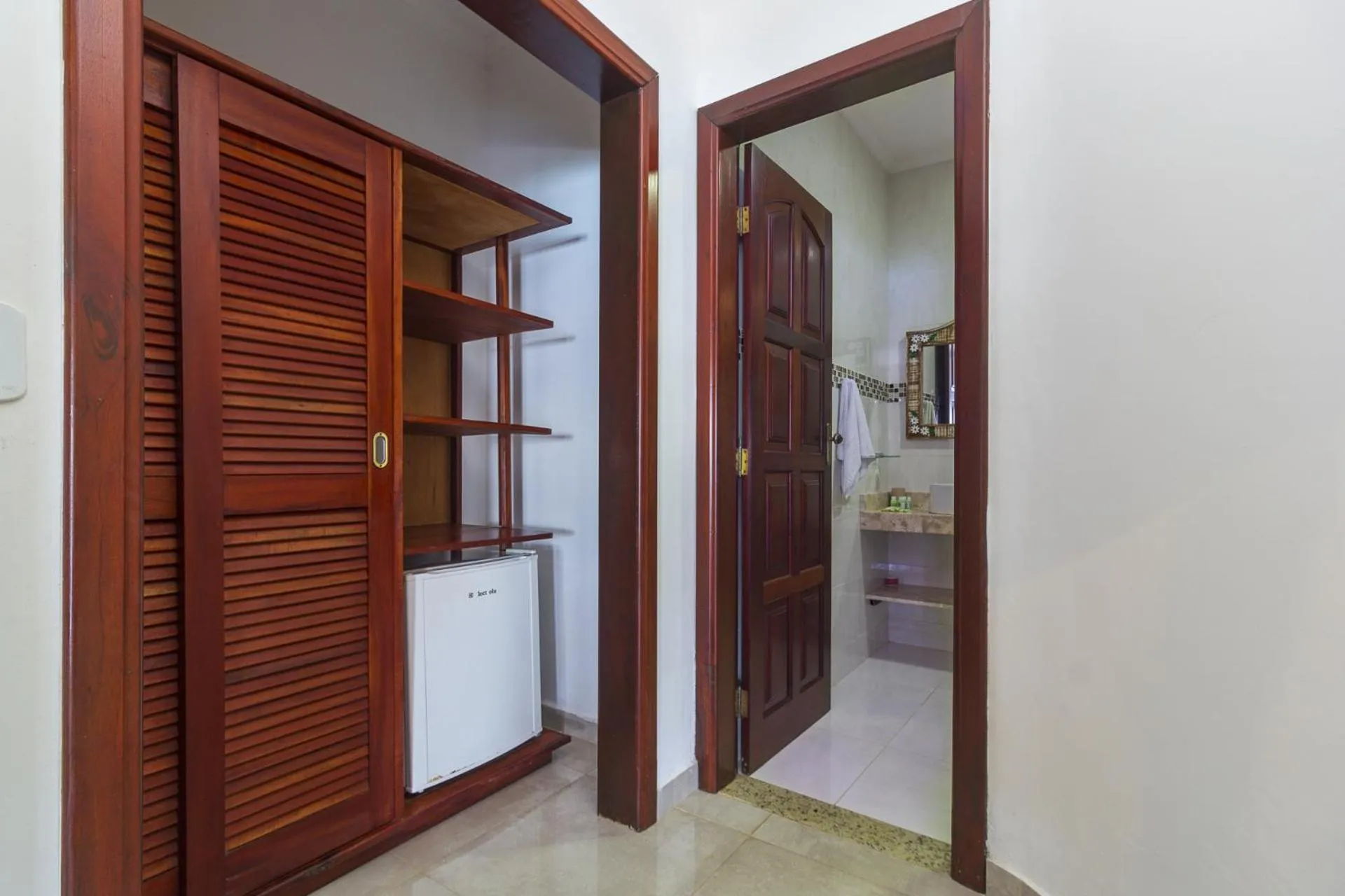 wardrobe in Pousada Recanto de Paraty