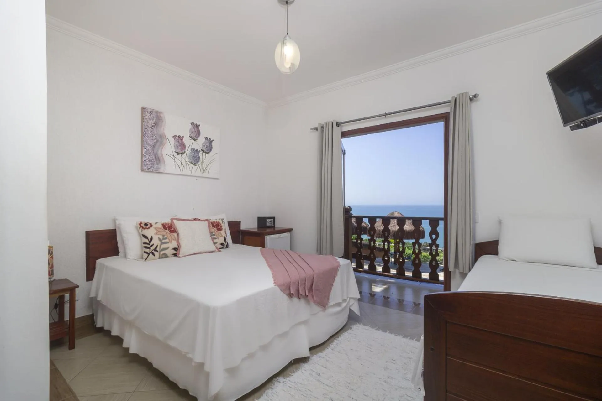 Photo of the whole room, Bed in Pousada Recanto de Paraty