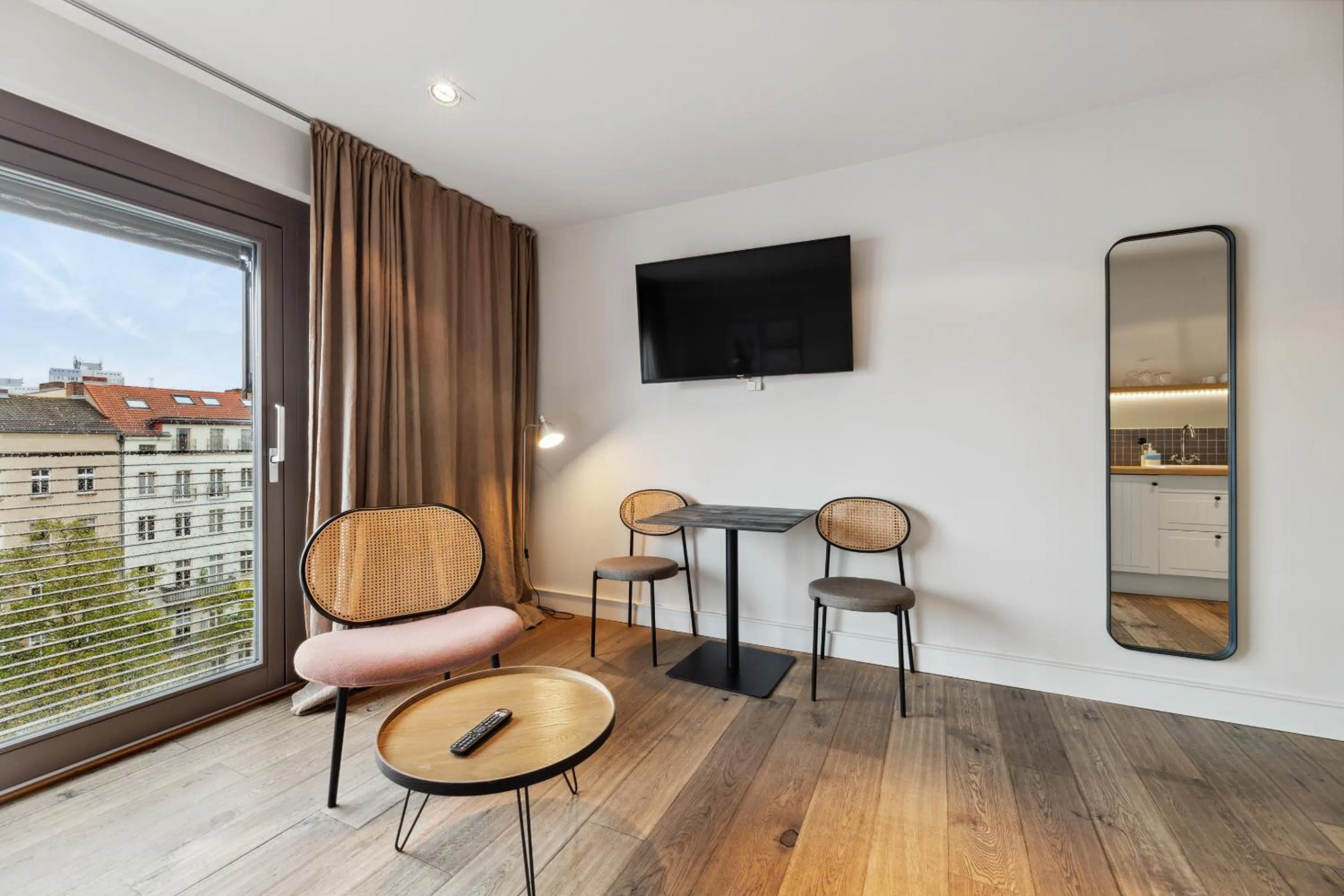 TV and multimedia in Limehome Berlin Prenzlauer Allee - Digital Access