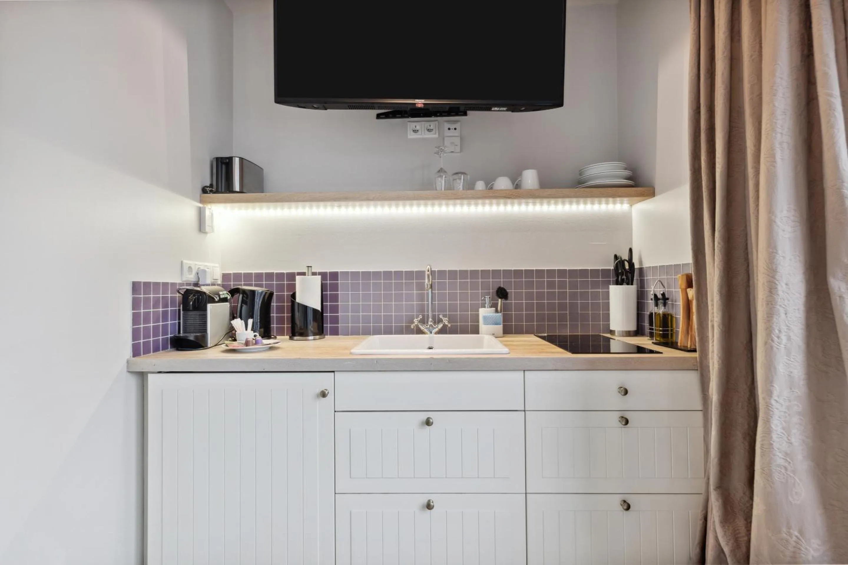 TV and multimedia in Limehome Berlin Prenzlauer Allee - Digital Access