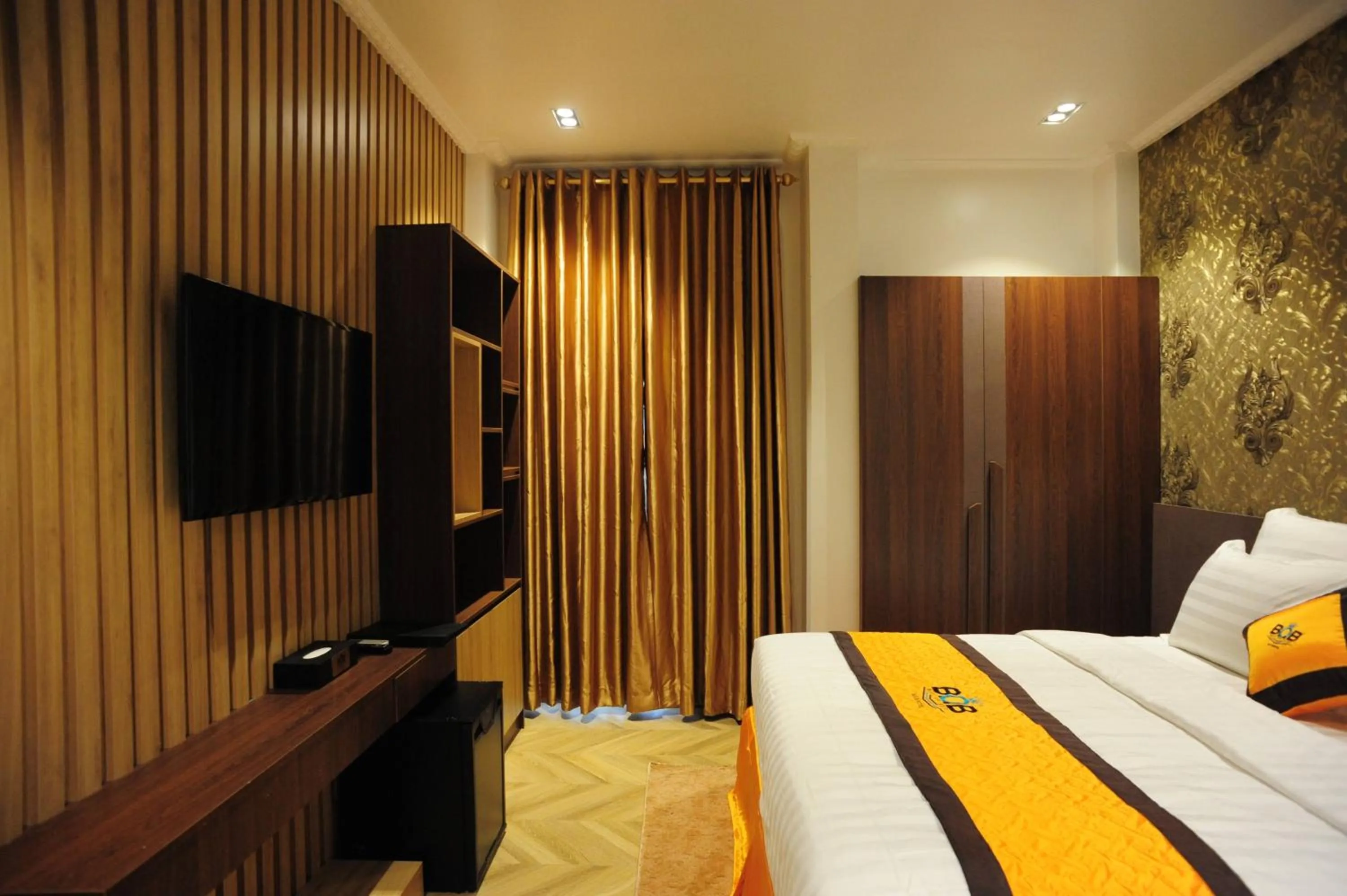 Photo of the whole room, Bed in B.O.B Hotel