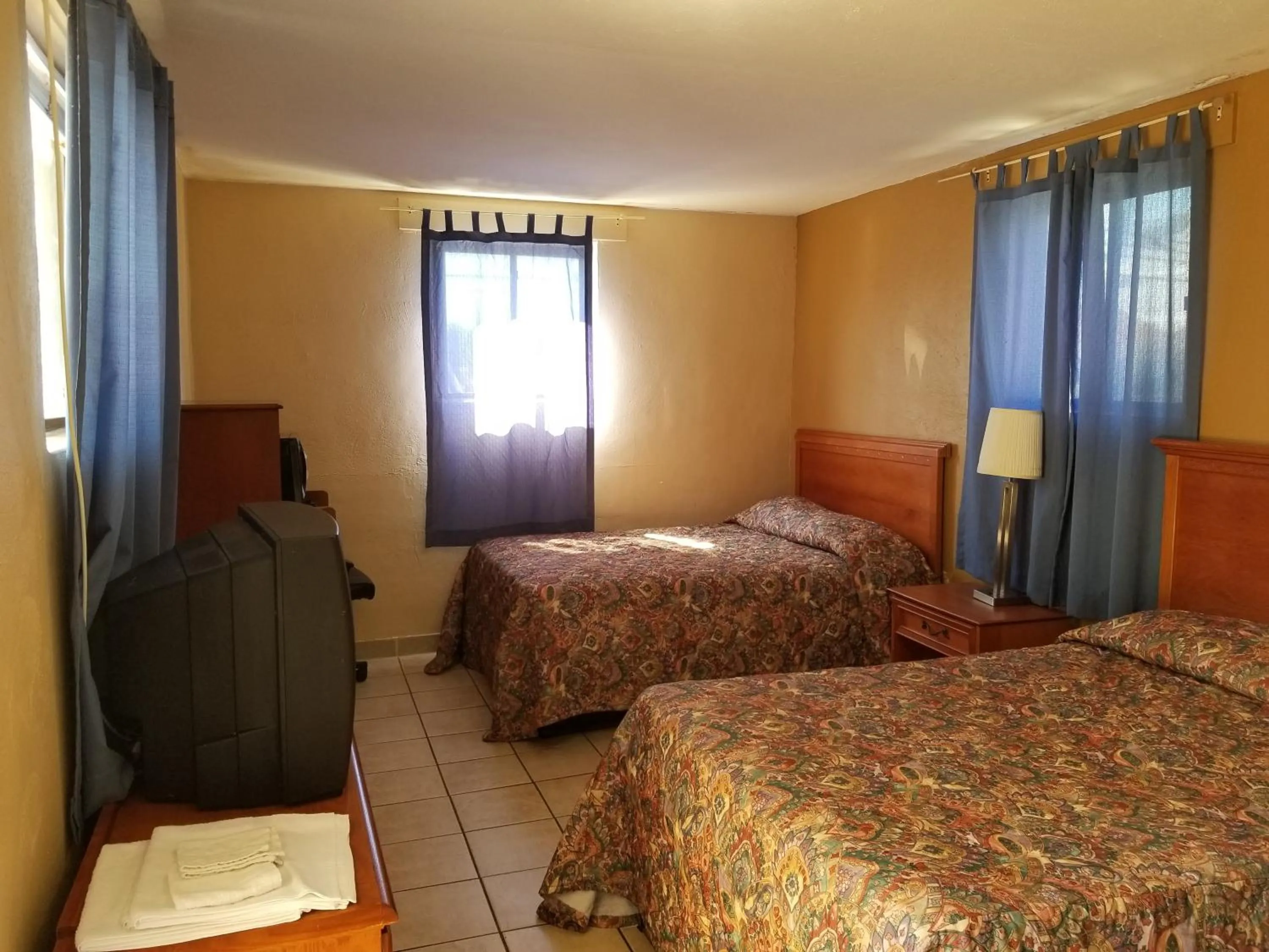 Bedroom in Atlantic Inn