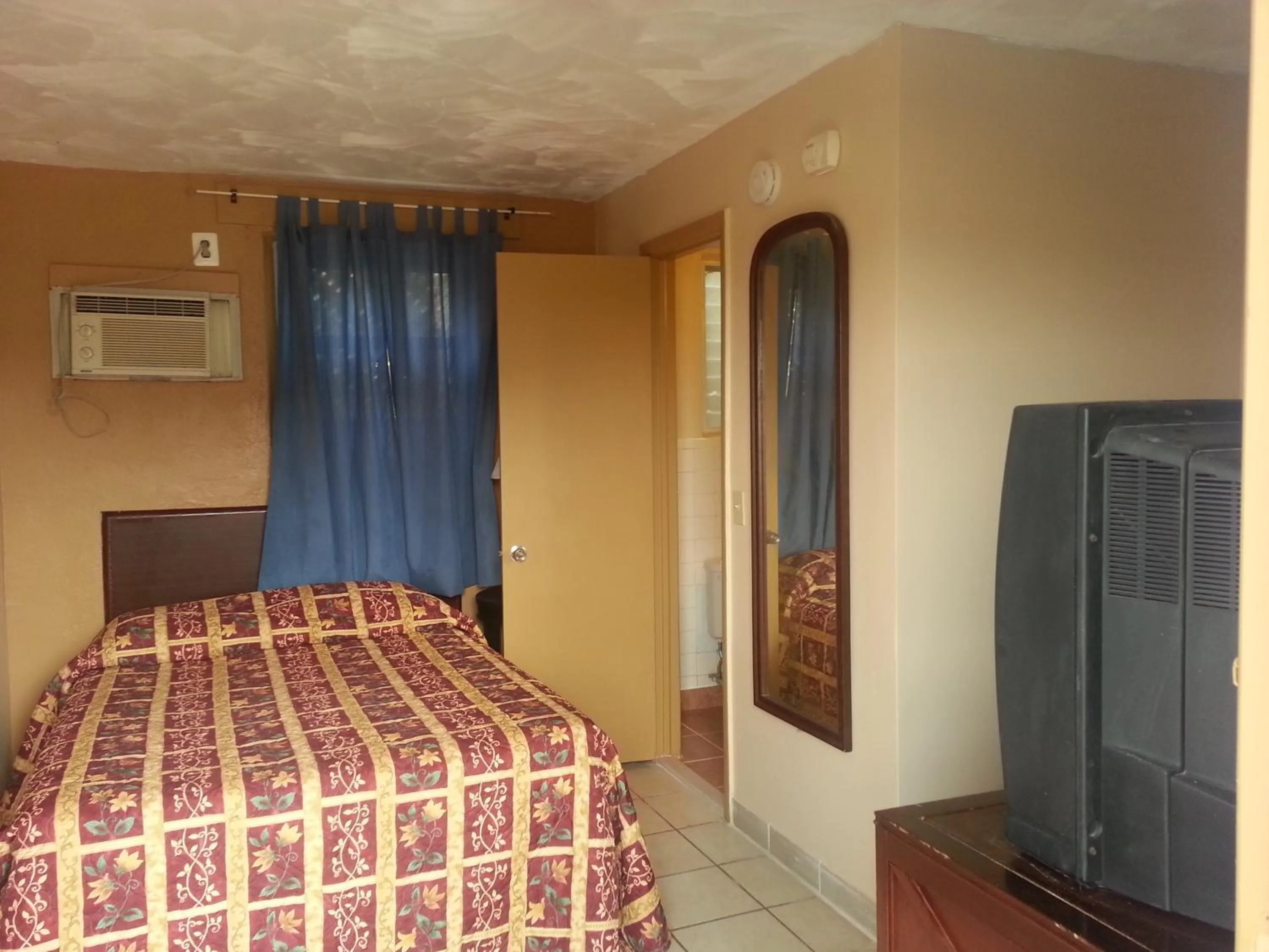 Photo of the whole room in Atlantic Inn