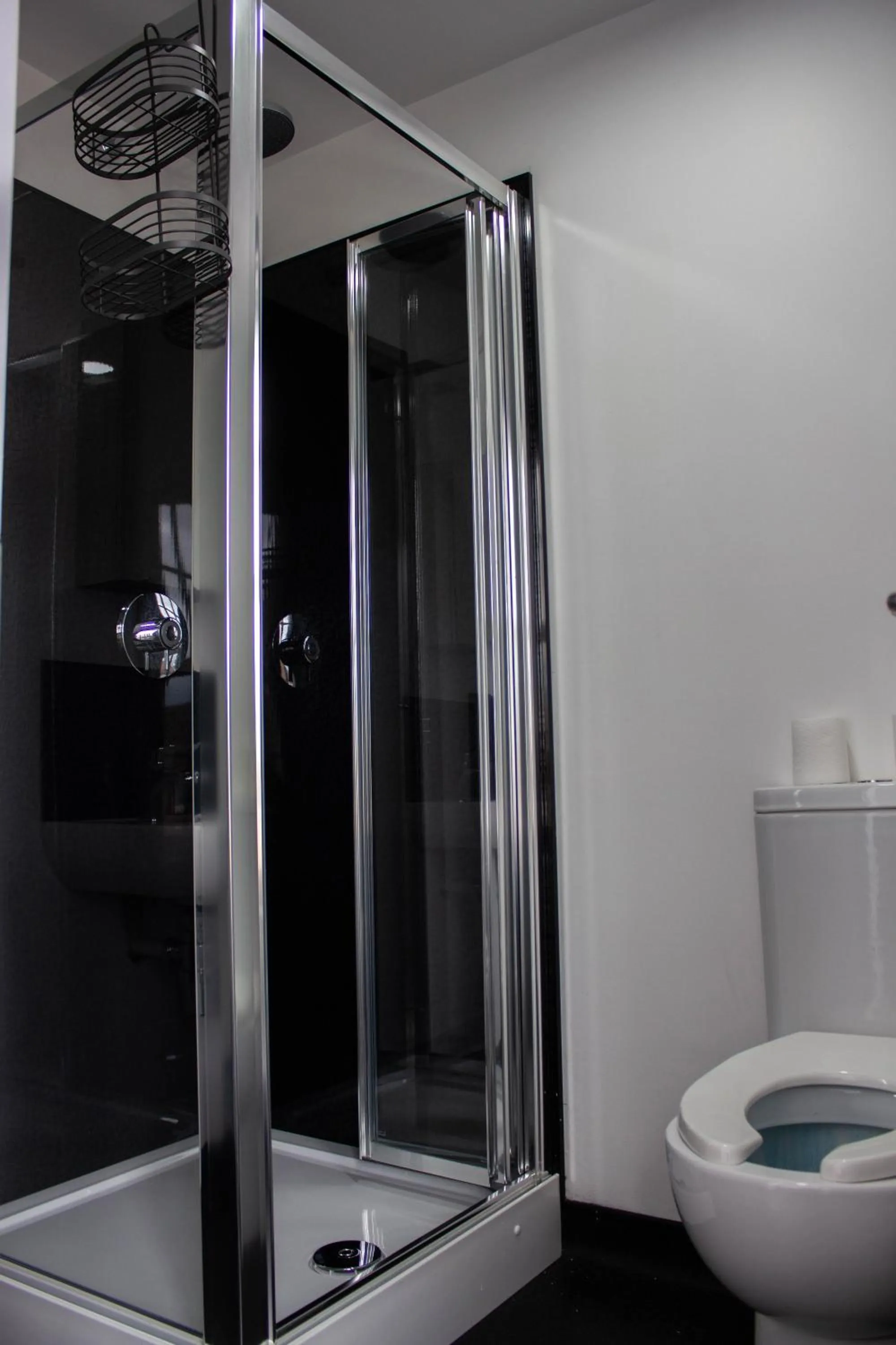 Bathroom in Crofts Hotel