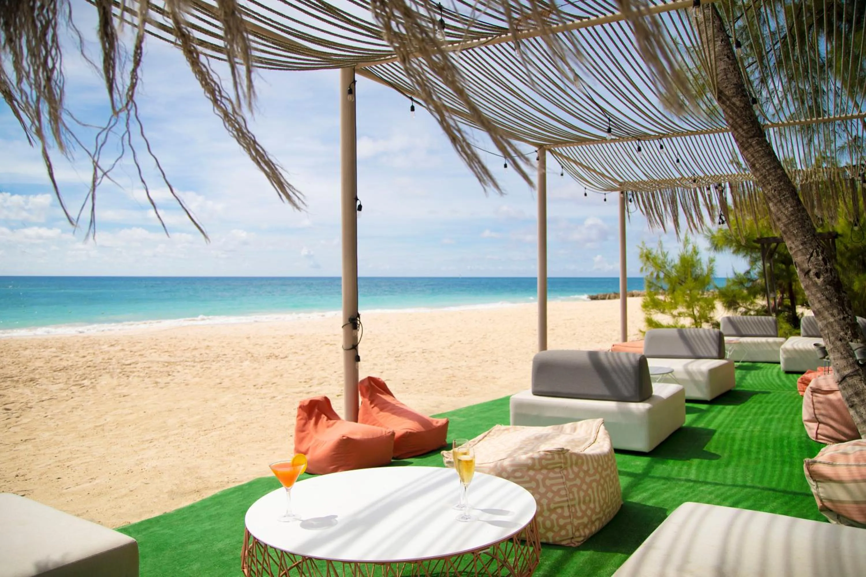 Restaurant/places to eat in Sea Breeze Beach House All Inclusive by Ocean Hotels