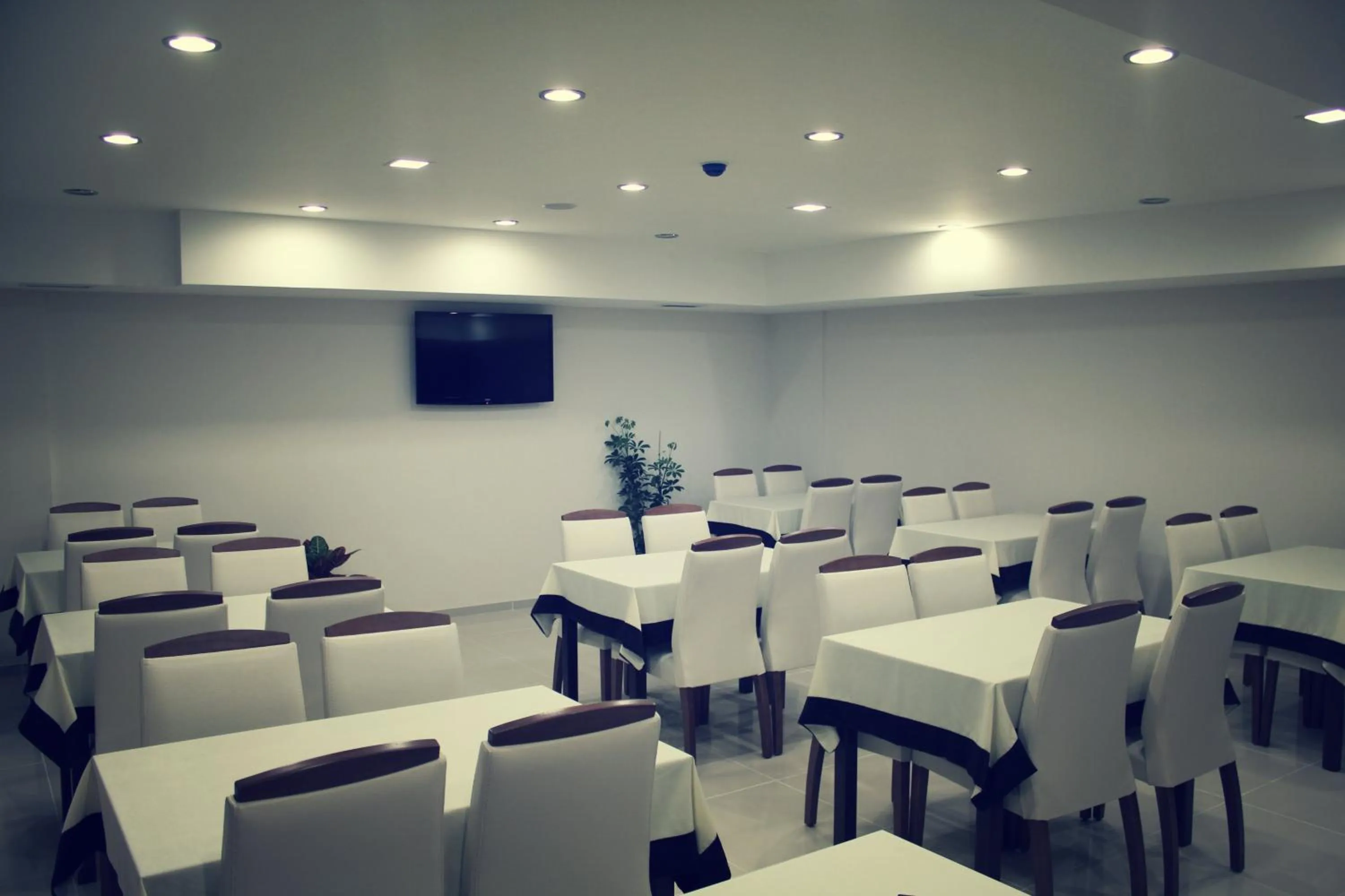 Restaurant/places to eat in Cebeciler Hotel