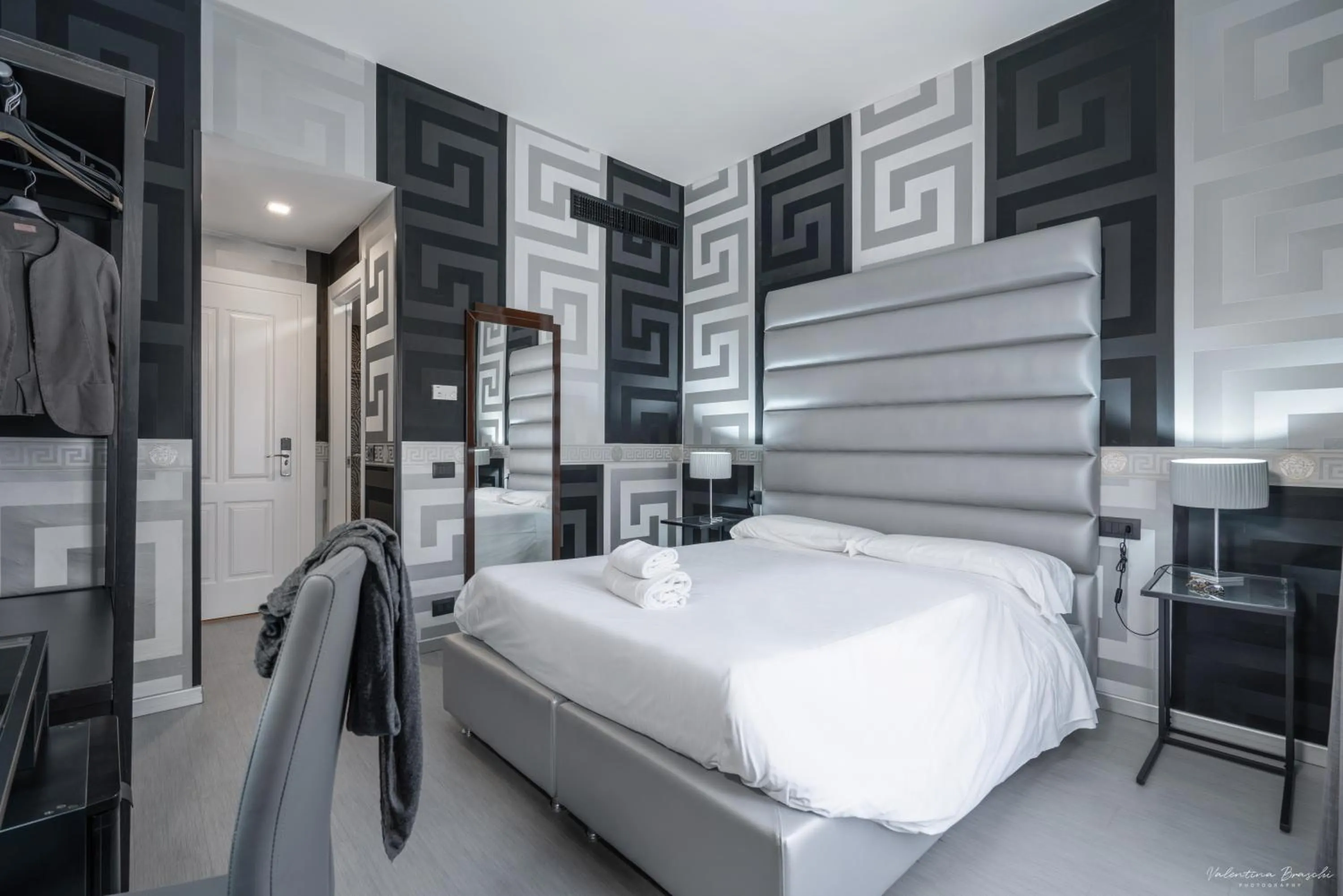 Photo of the whole room, Bed in Hotel Deco