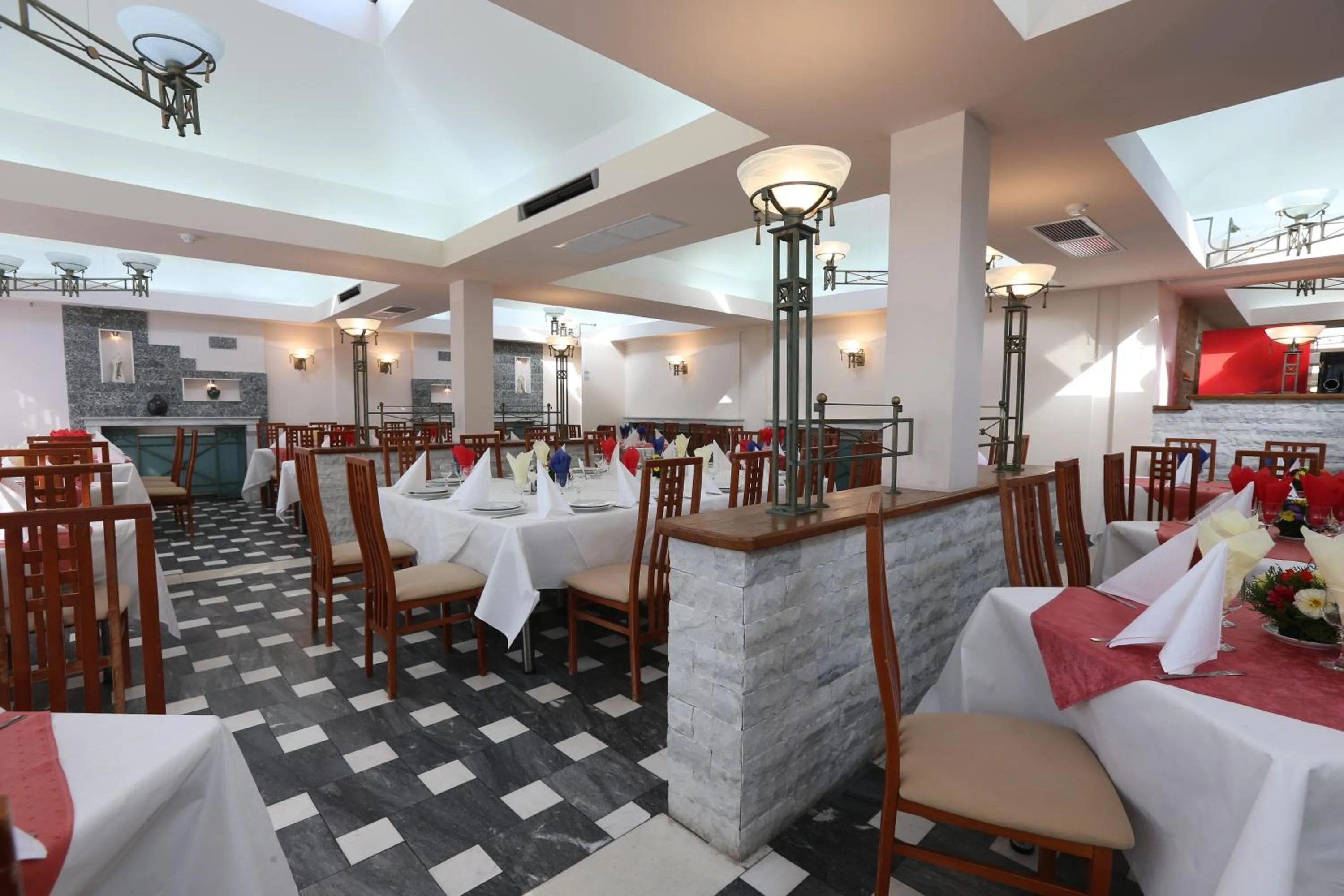 Restaurant/places to eat in Hotel Doina
