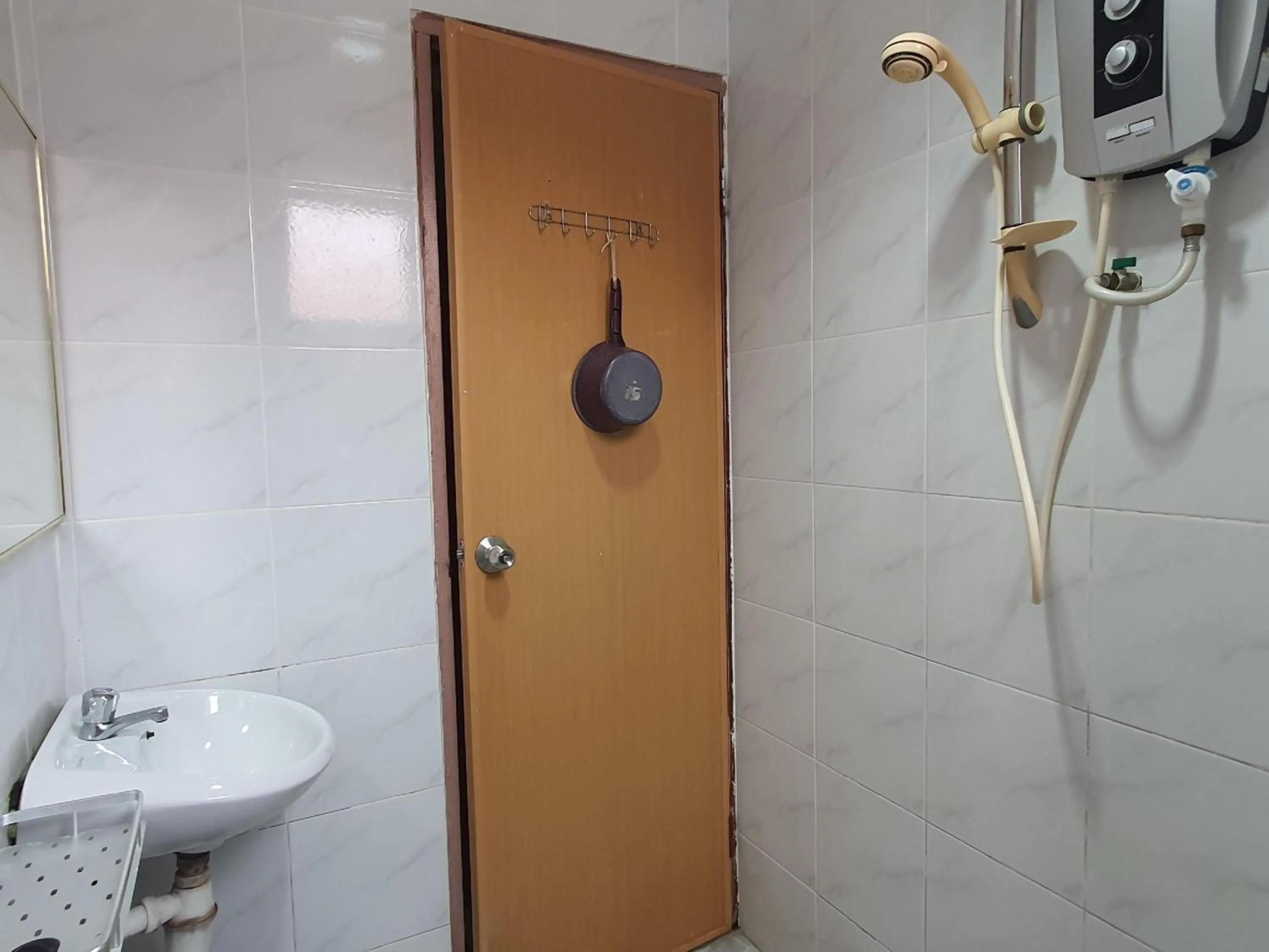 Bathroom in Hotel O Melody 88 Inn