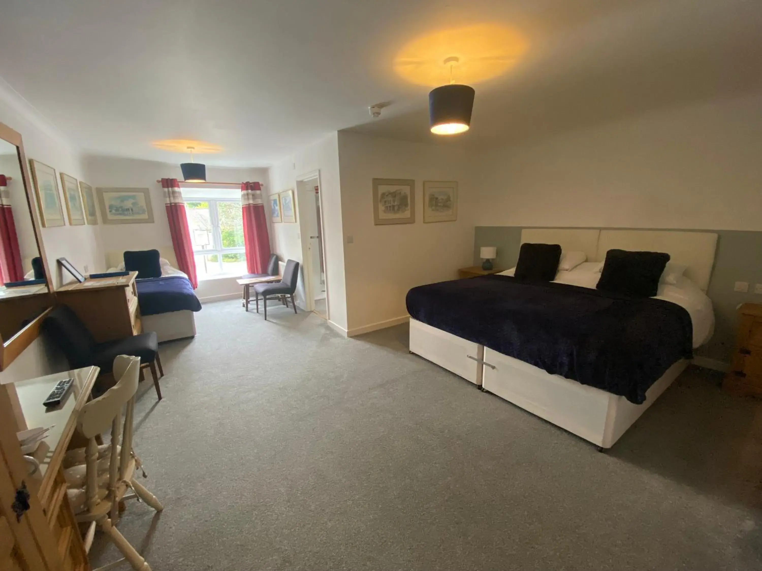 Twin Room with Extra Bed in Parrett Hotel Twin Room with Extra Bed in Parrett Hotel