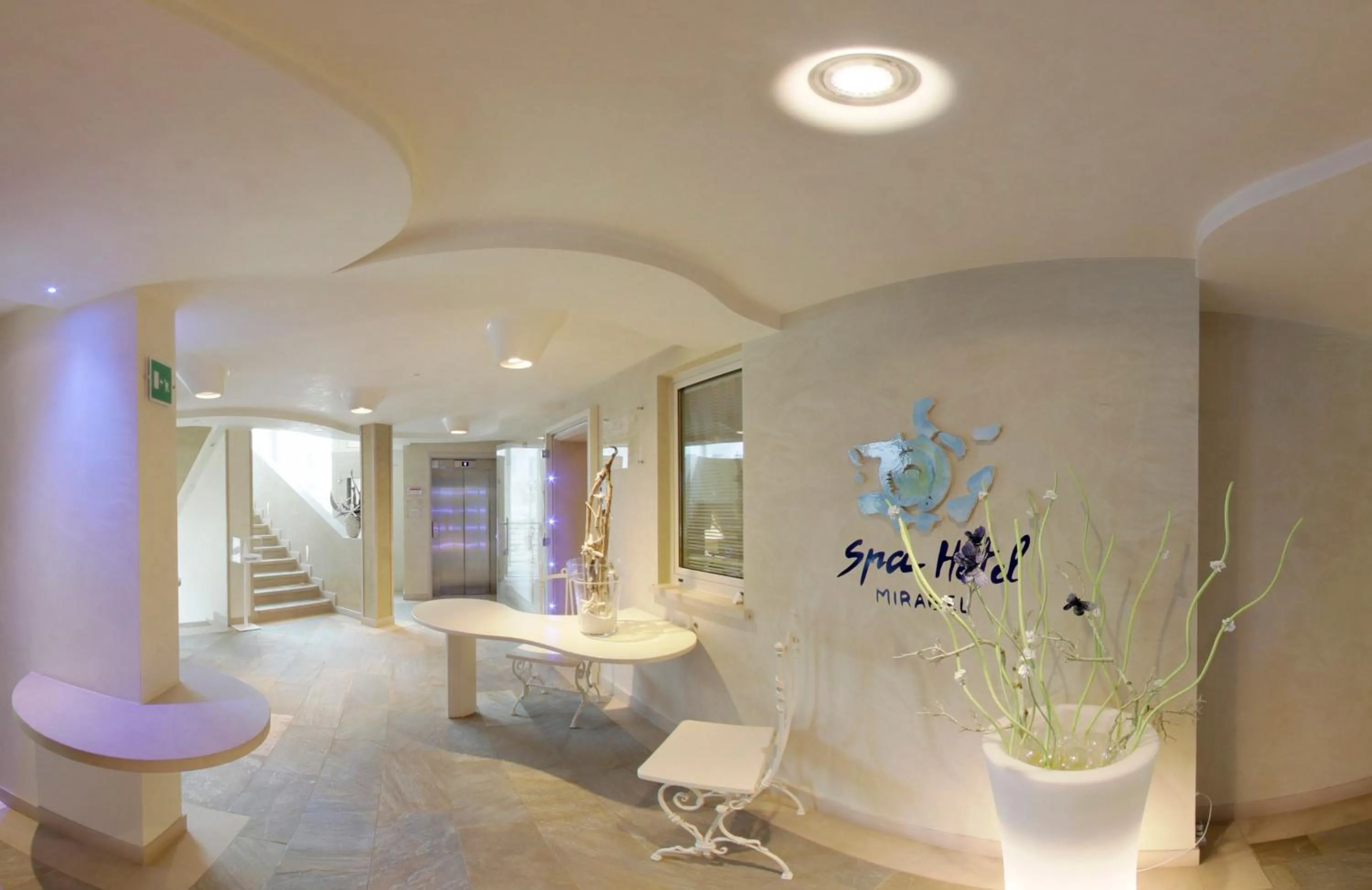 Lobby or reception in Suite & Spa Mirabel