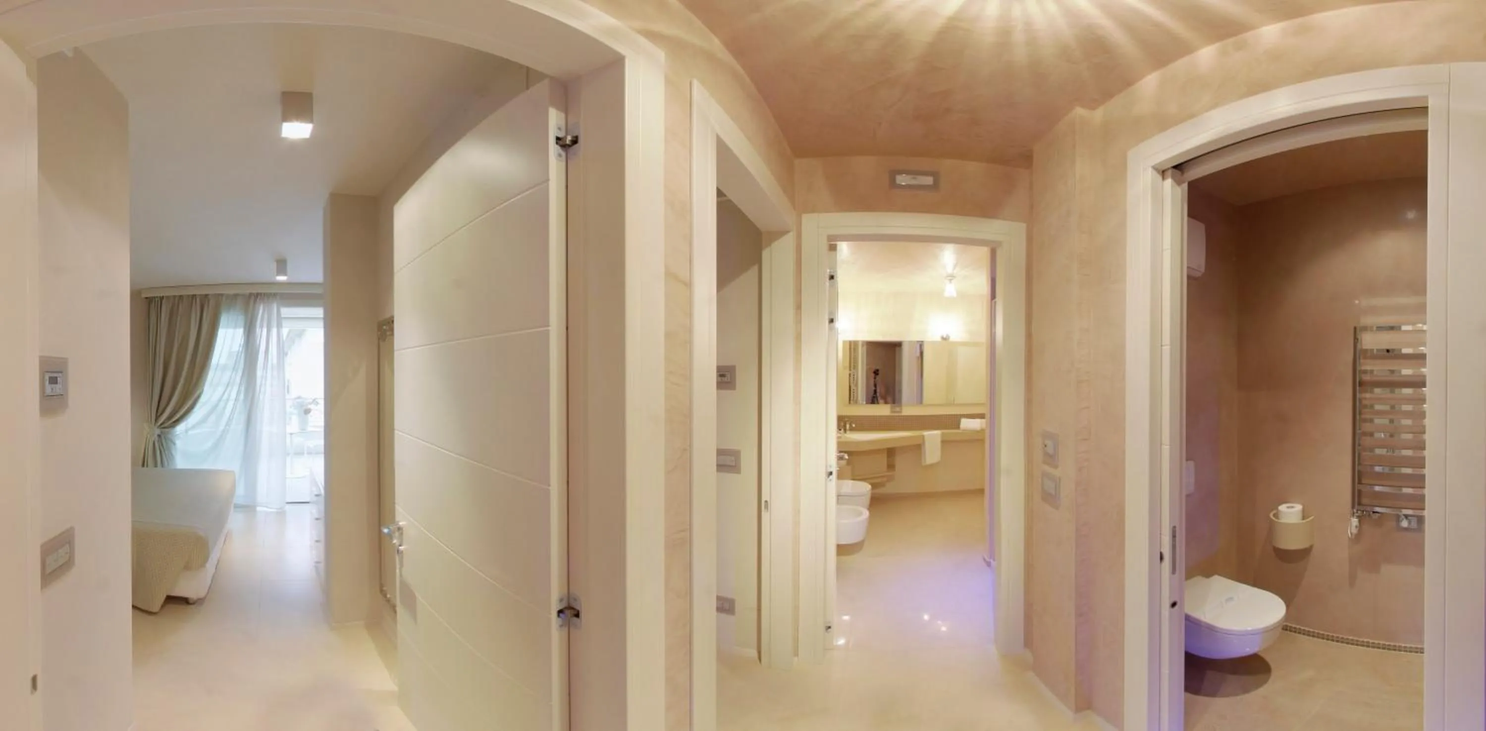 Photo of the whole room in Suite & Spa Mirabel