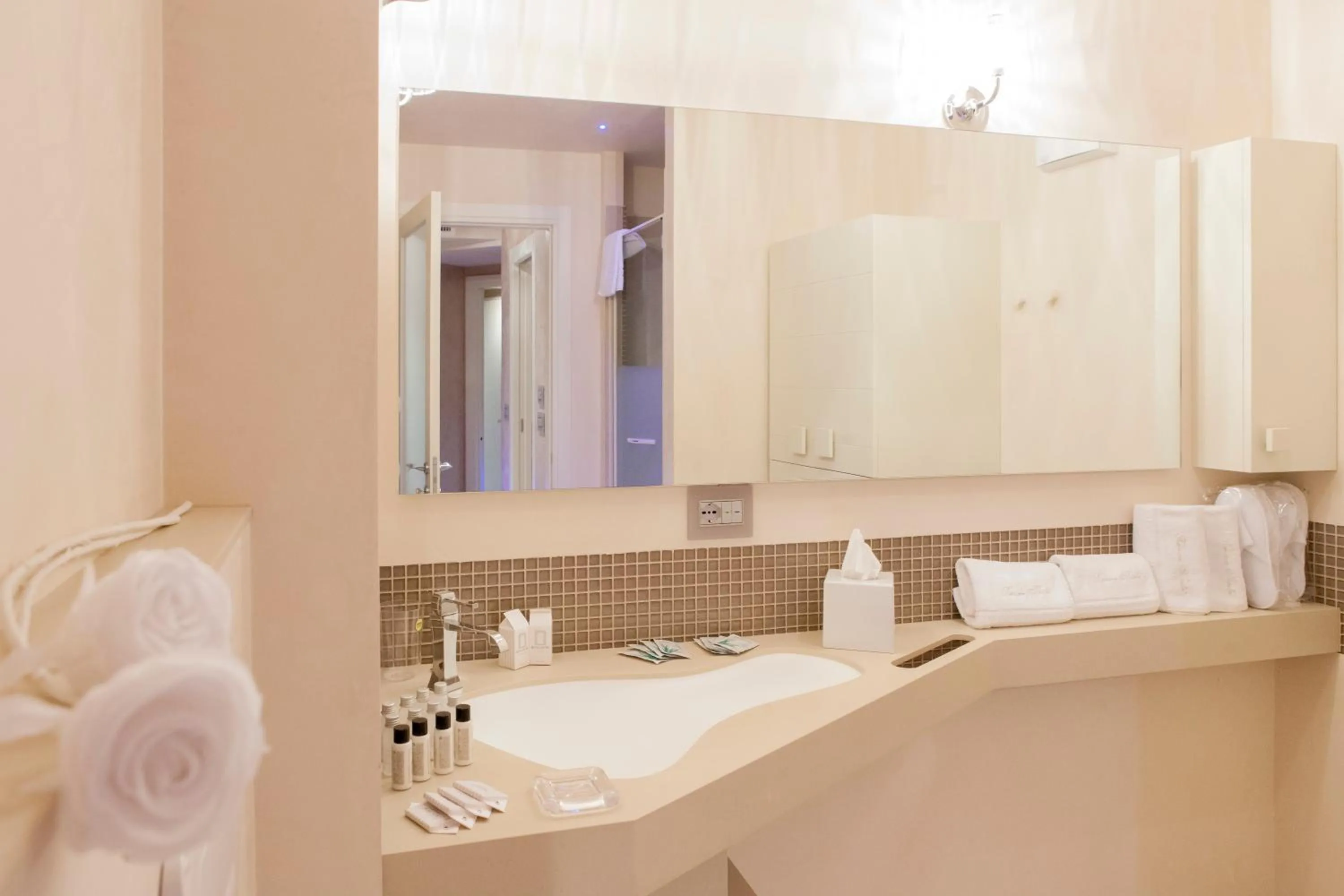Bathroom in Suite & Spa Mirabel