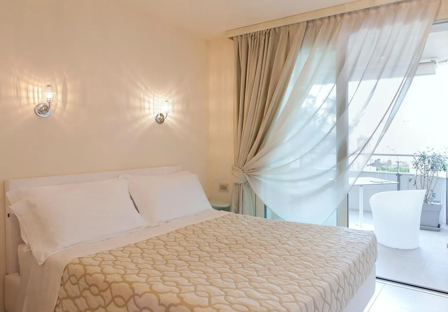 Bed in Suite & Spa Mirabel