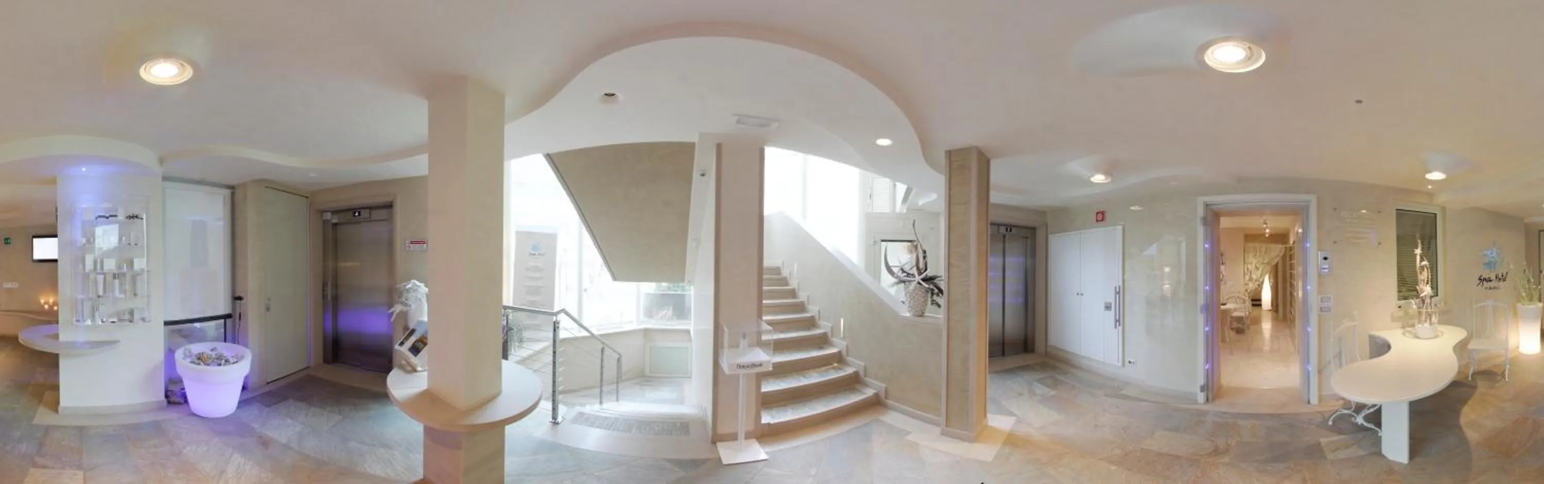 Lobby or reception in Suite & Spa Mirabel