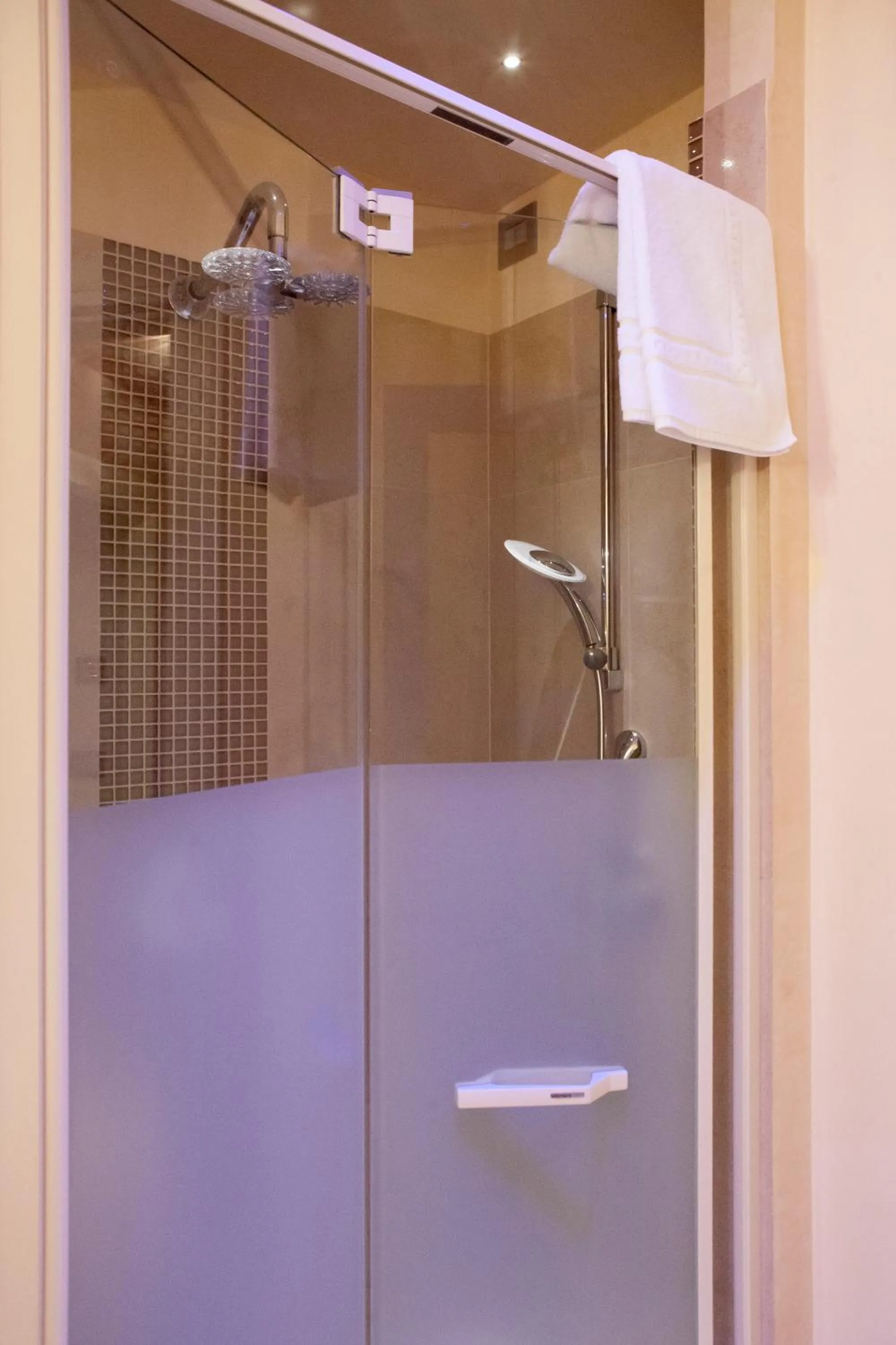 Bathroom in Suite & Spa Mirabel