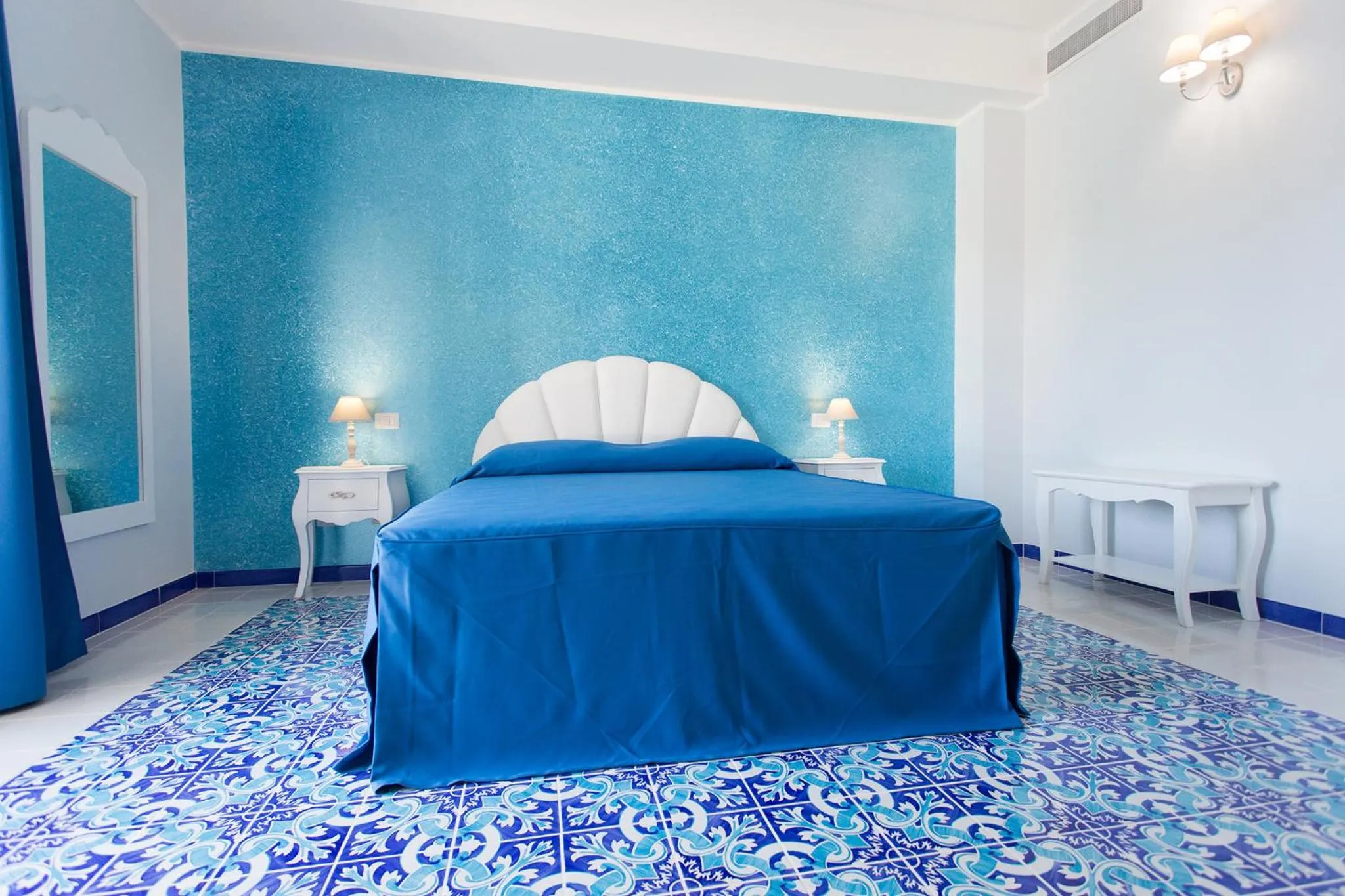 Photo of the whole room, Bed in Odysseus Hotel