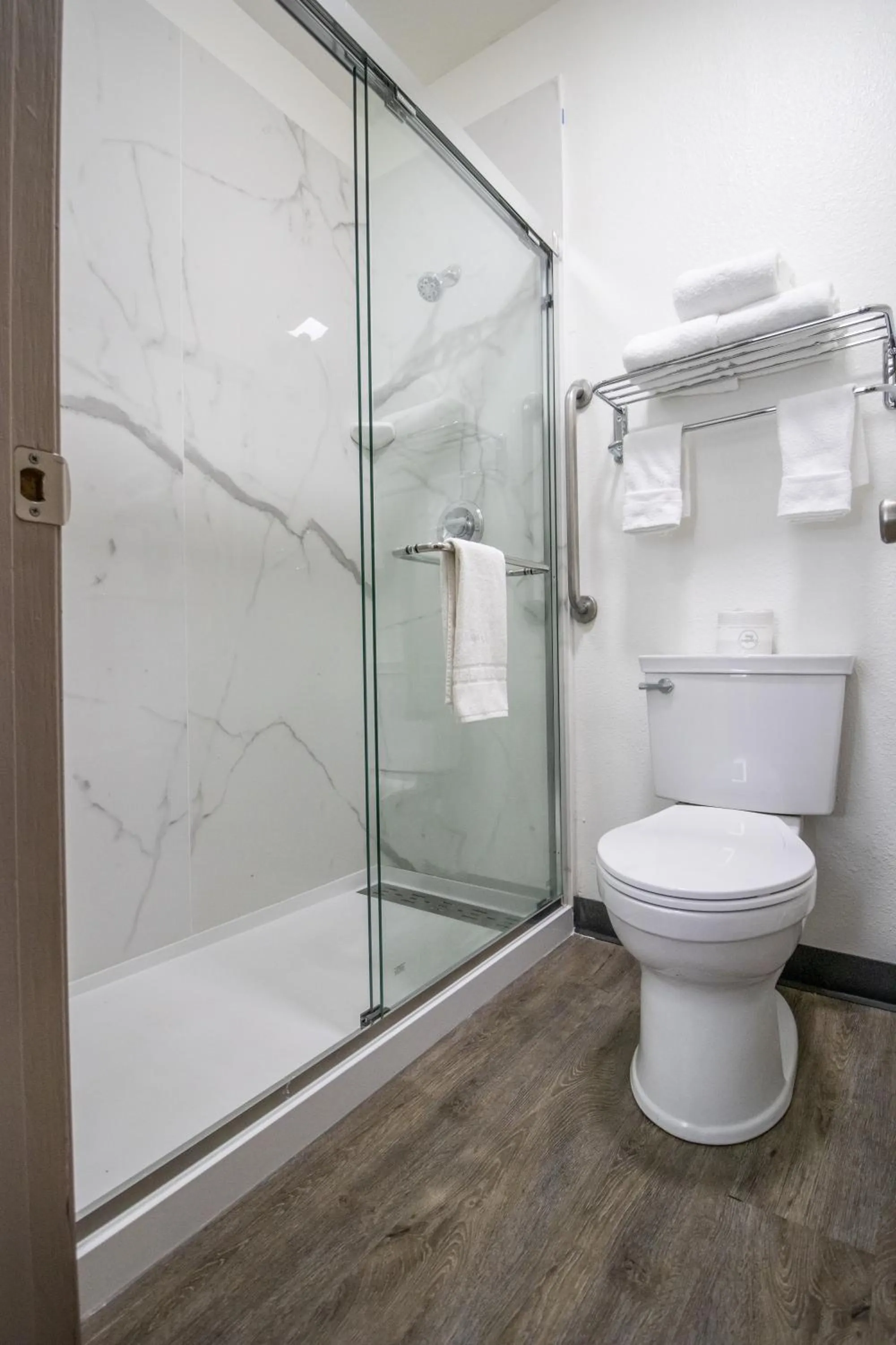 Shower in The Tillamook Inn