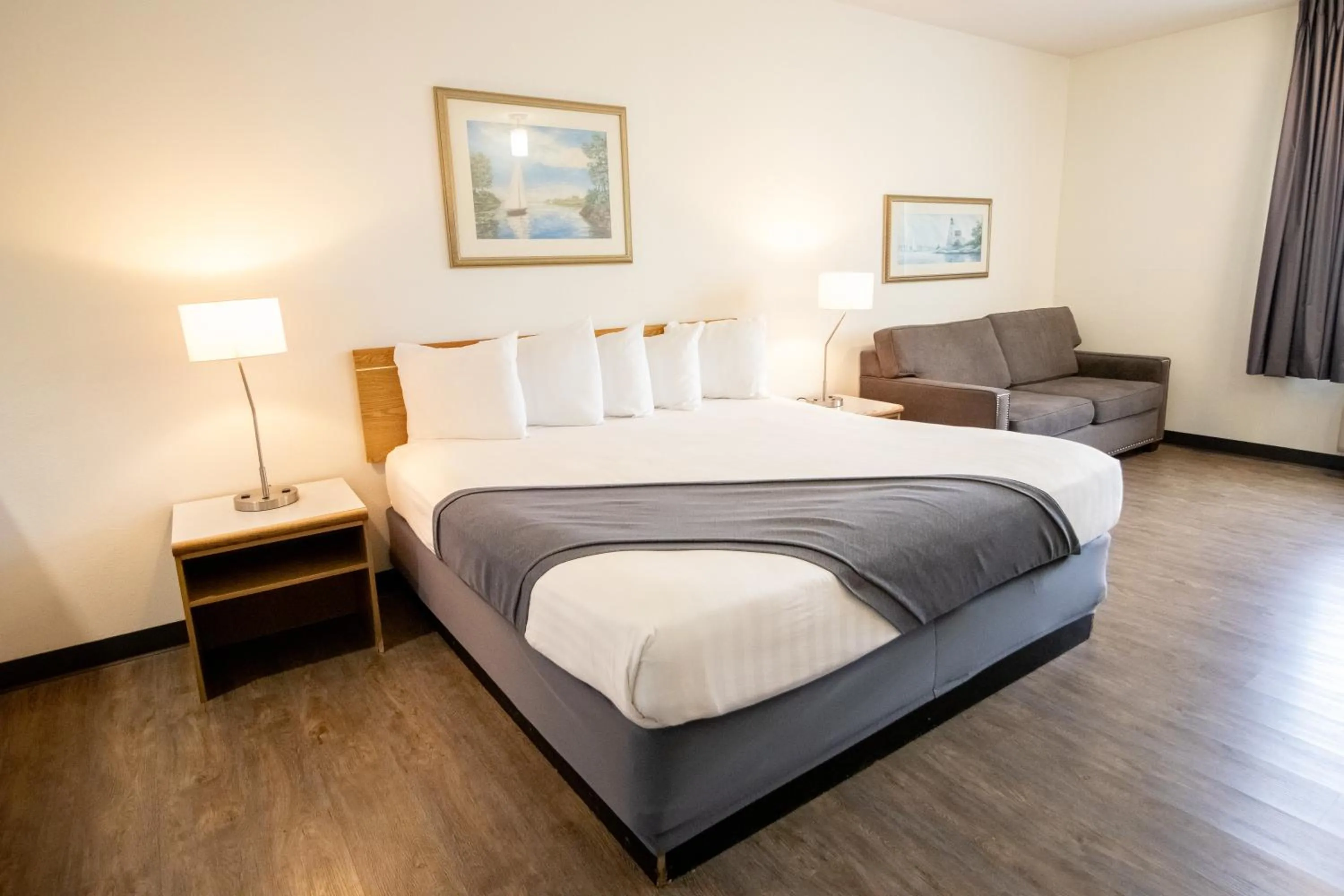 Bed in The Tillamook Inn