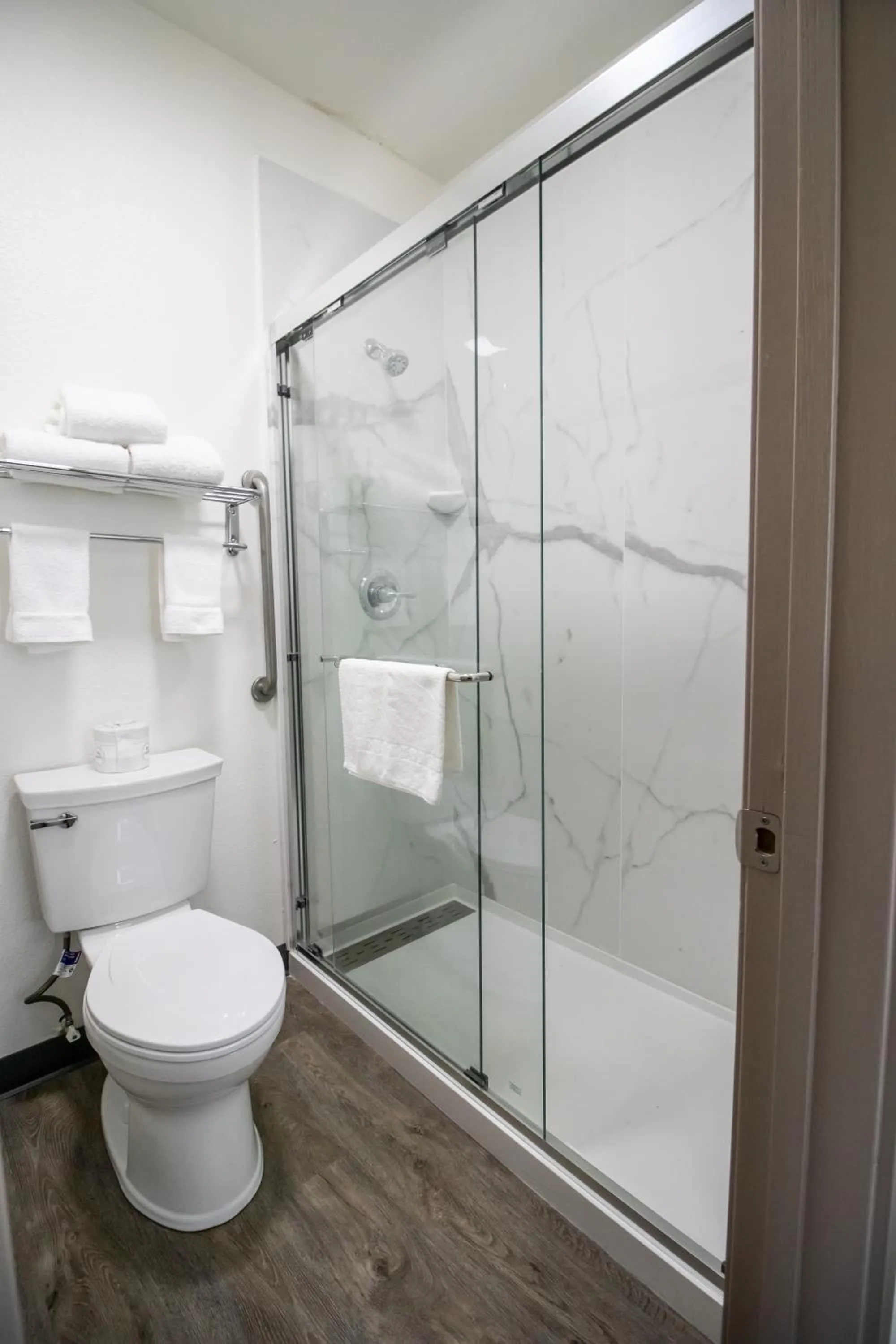 Shower in The Tillamook Inn