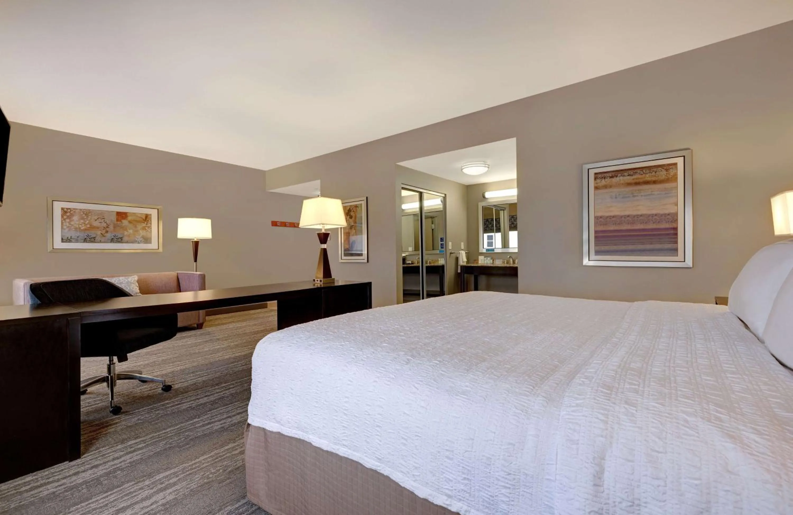 Bedroom, Bed in Hampton Inn & Suites Tampa Northwest/Oldsmar