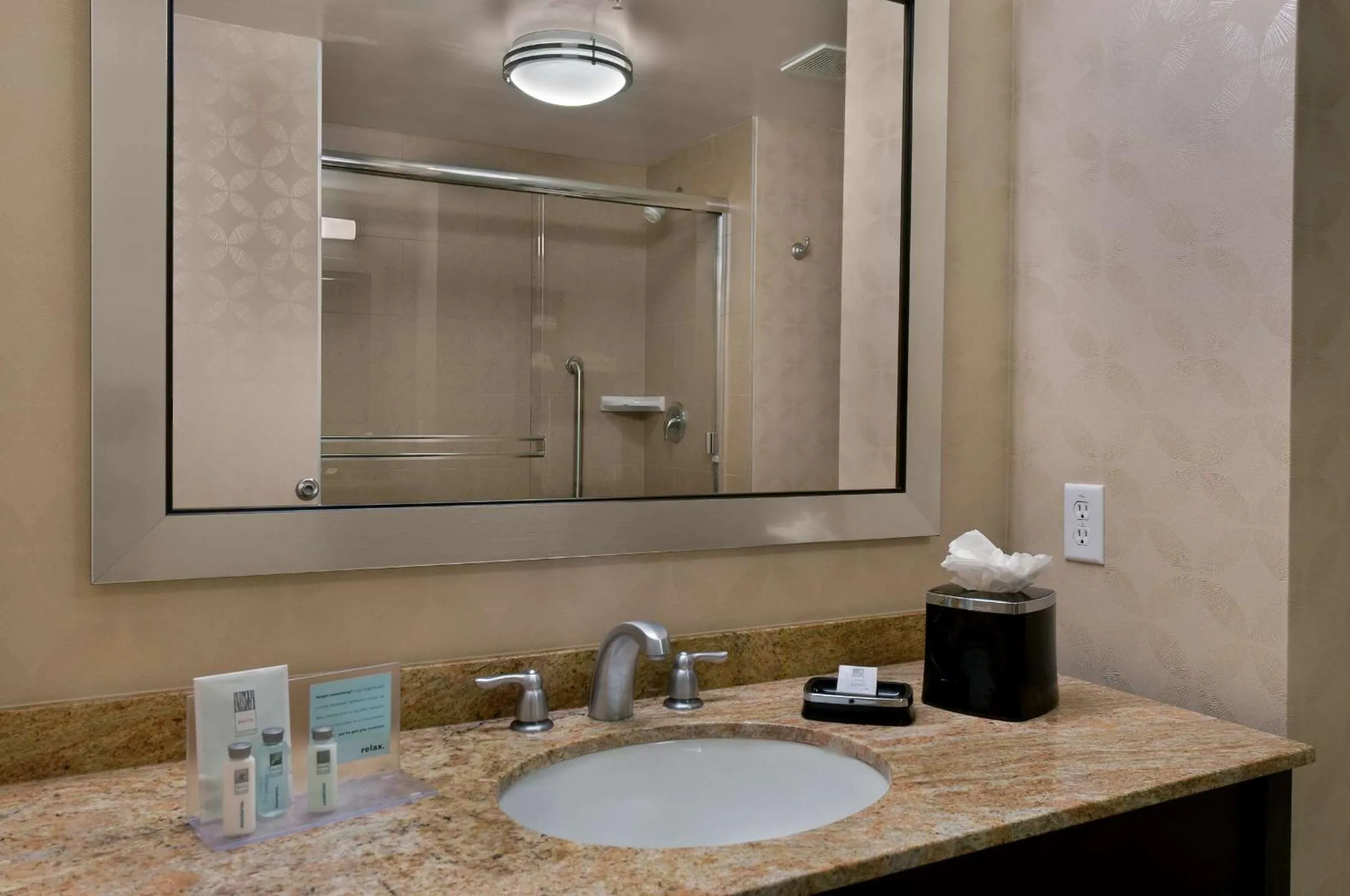Bathroom in Hampton Inn & Suites Tampa Northwest/Oldsmar