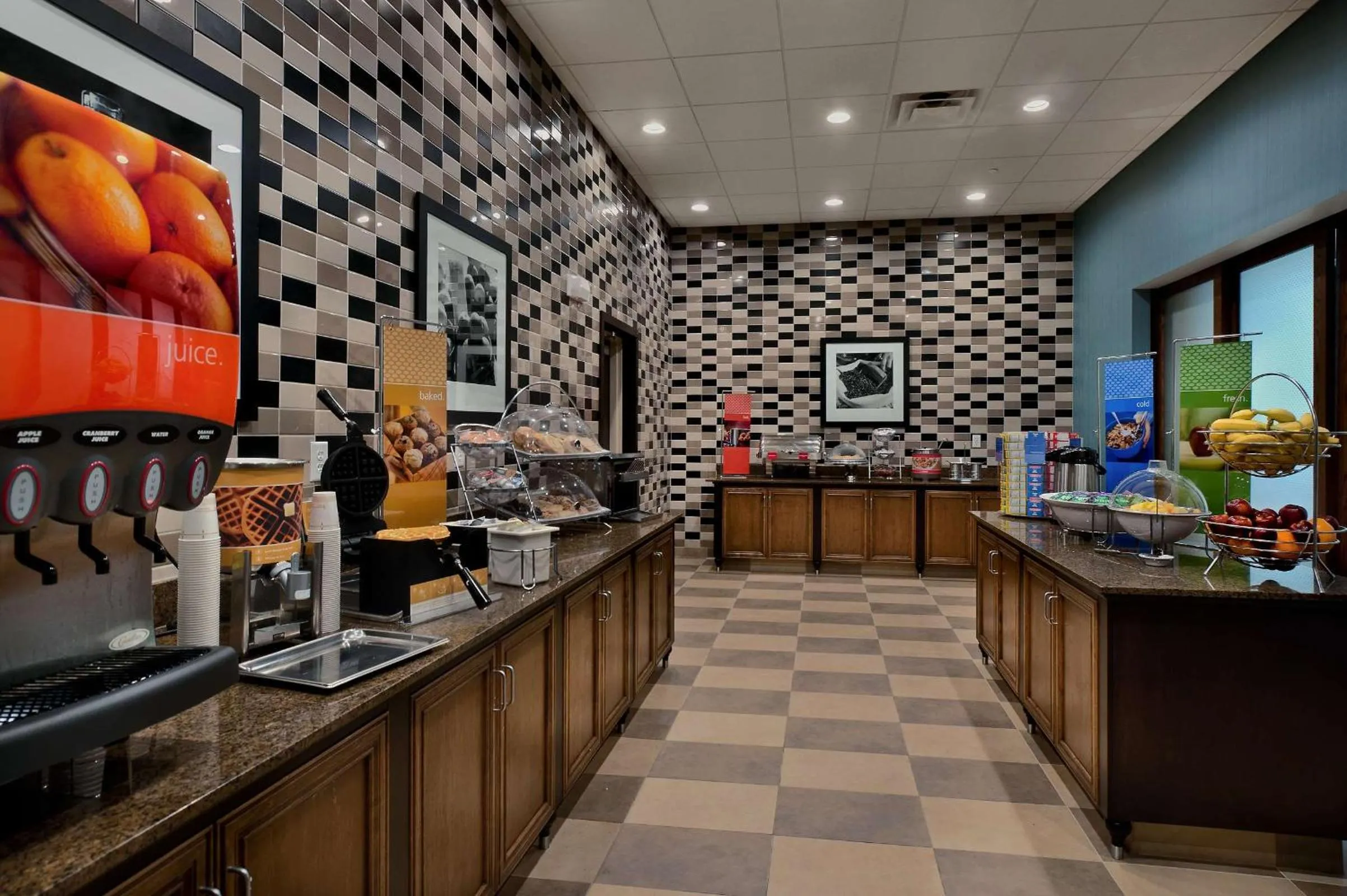 Breakfast in Hampton Inn & Suites Tampa Northwest/Oldsmar