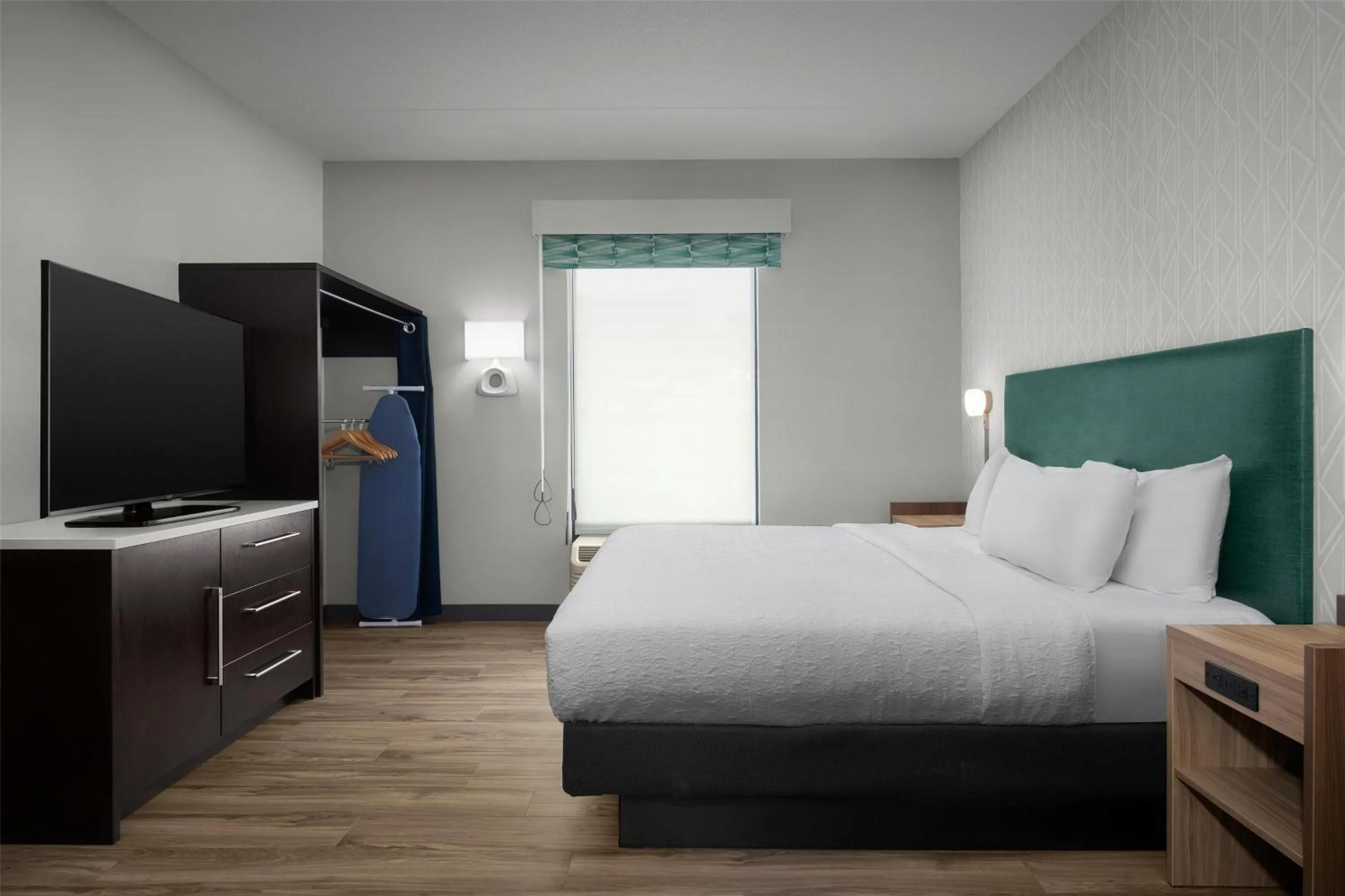 Bed in Home2 Suites Nashville Airport